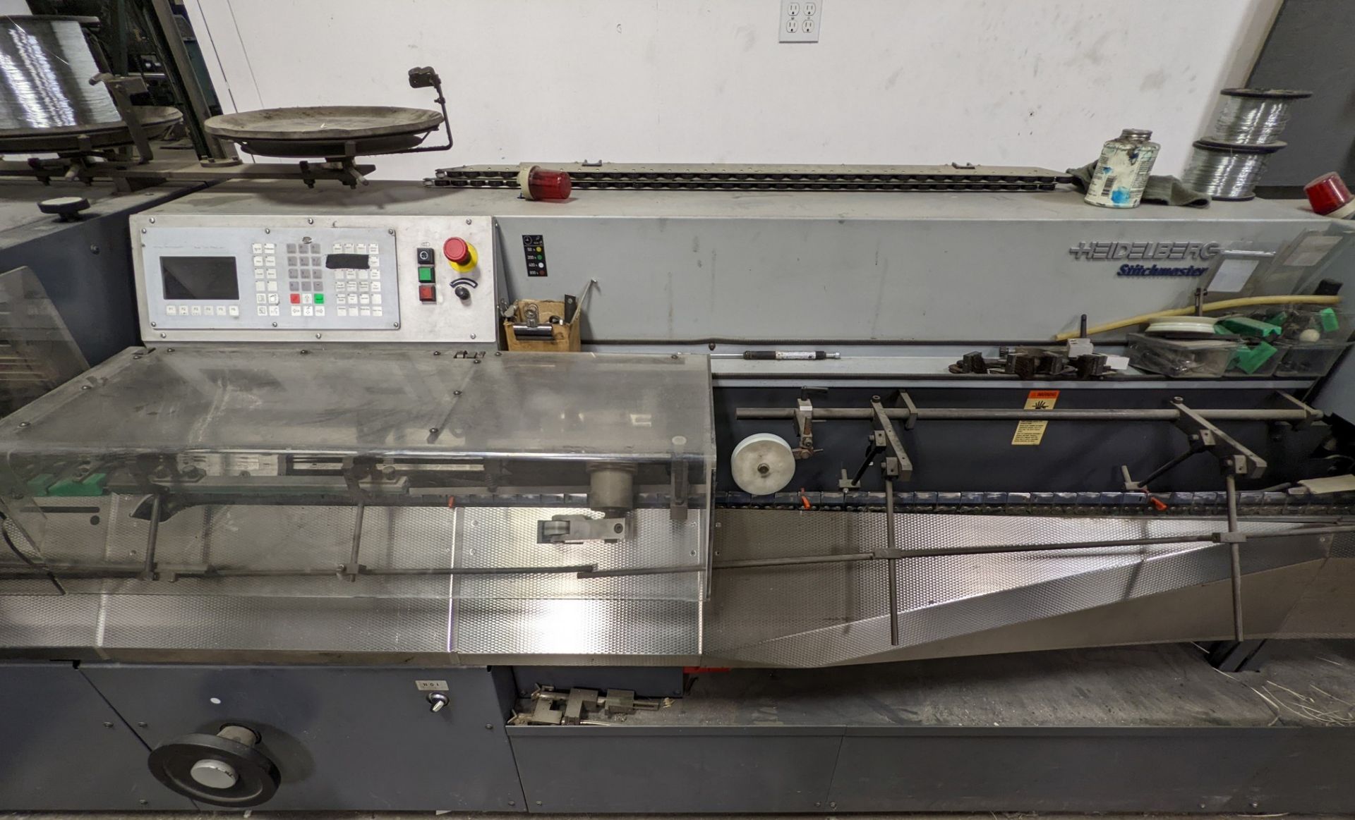 2004 HEIDELBERG STITCHMASTER ST 270 6-POCKET + COVER FEEDER, 3 KNIFE TRIMMER W/ STACKER CONSISTING - Image 10 of 25