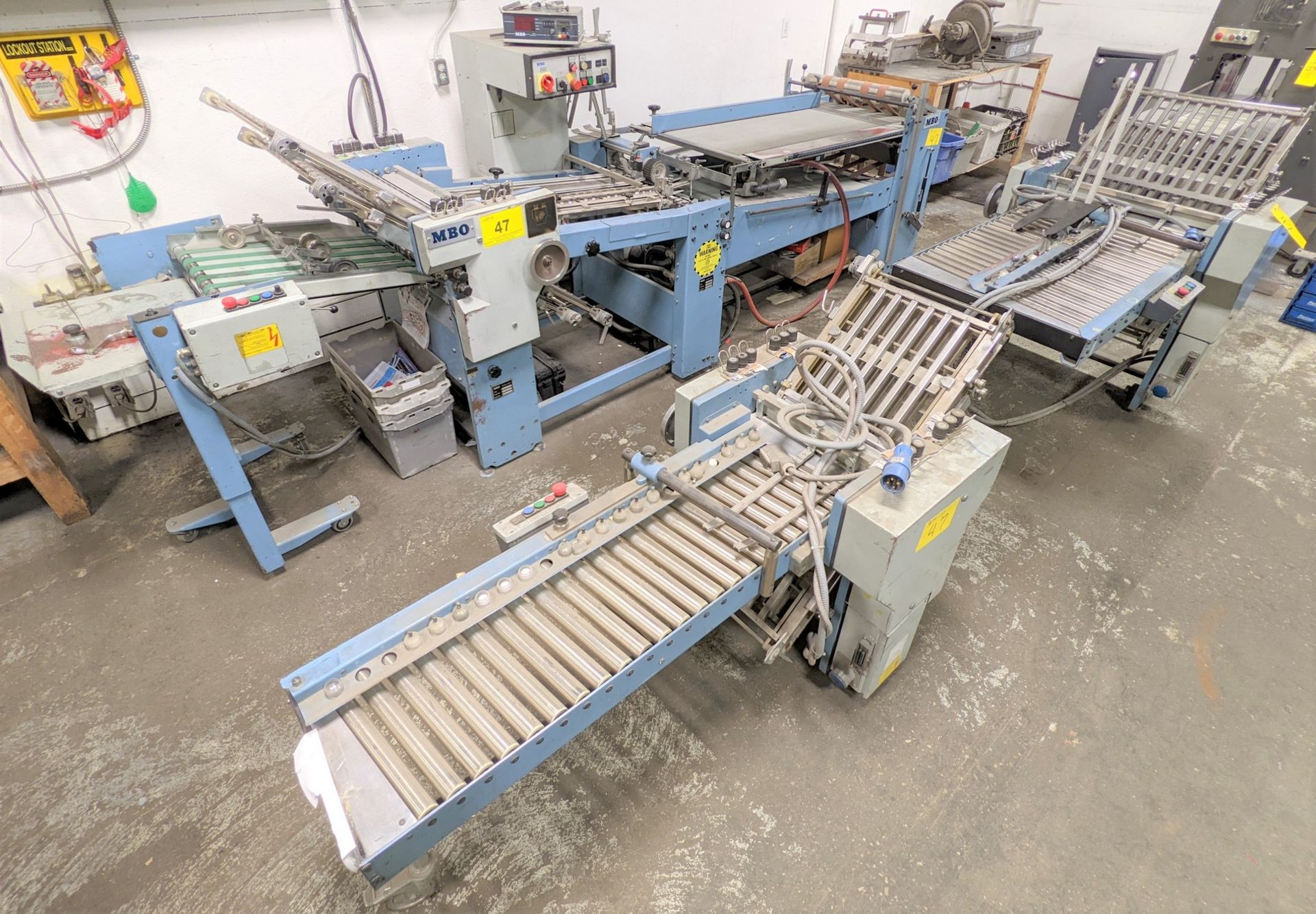 MBO B23-C CONTINUOUS FEED PAPER FOLDER W/ 2 RIGHT ANGLES, 32 PAGE FOLDER INCLUDES/ MBO B23-1-23/4