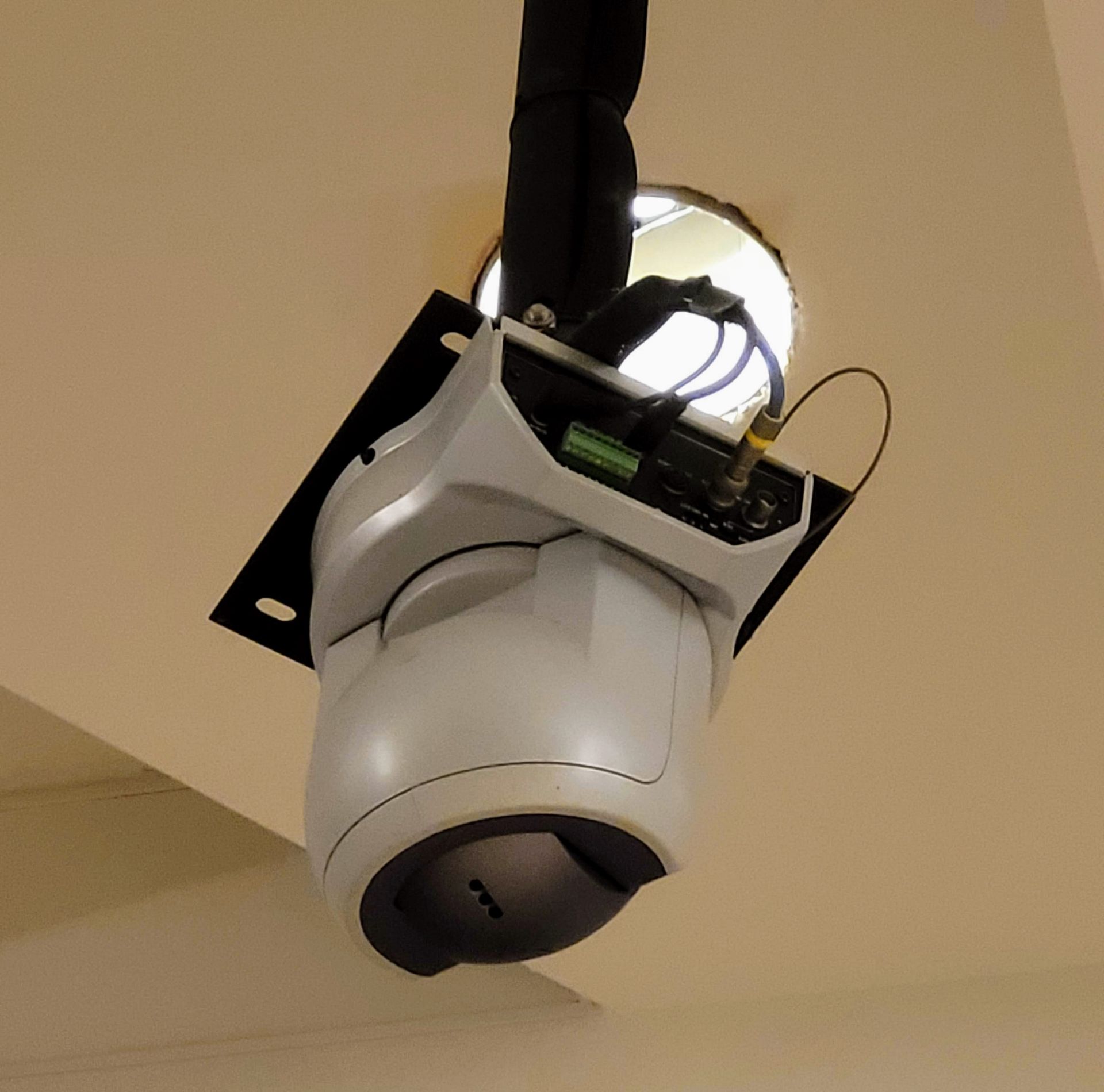 SONY SPOTLIGHT - CEILING MOUNTED - Image 2 of 3