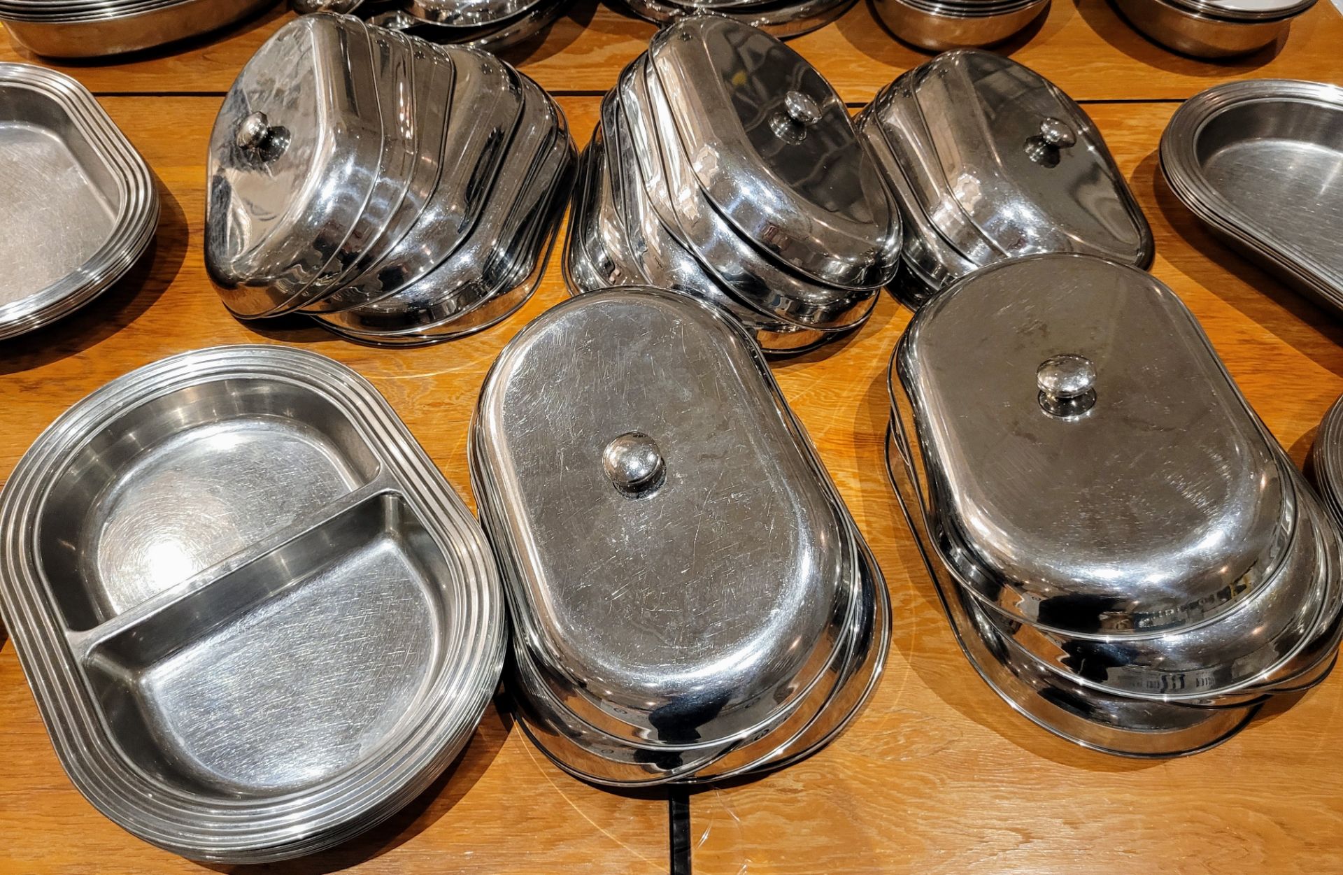 LOT - SILVER SERVICE SERVING DISHES - Image 3 of 4