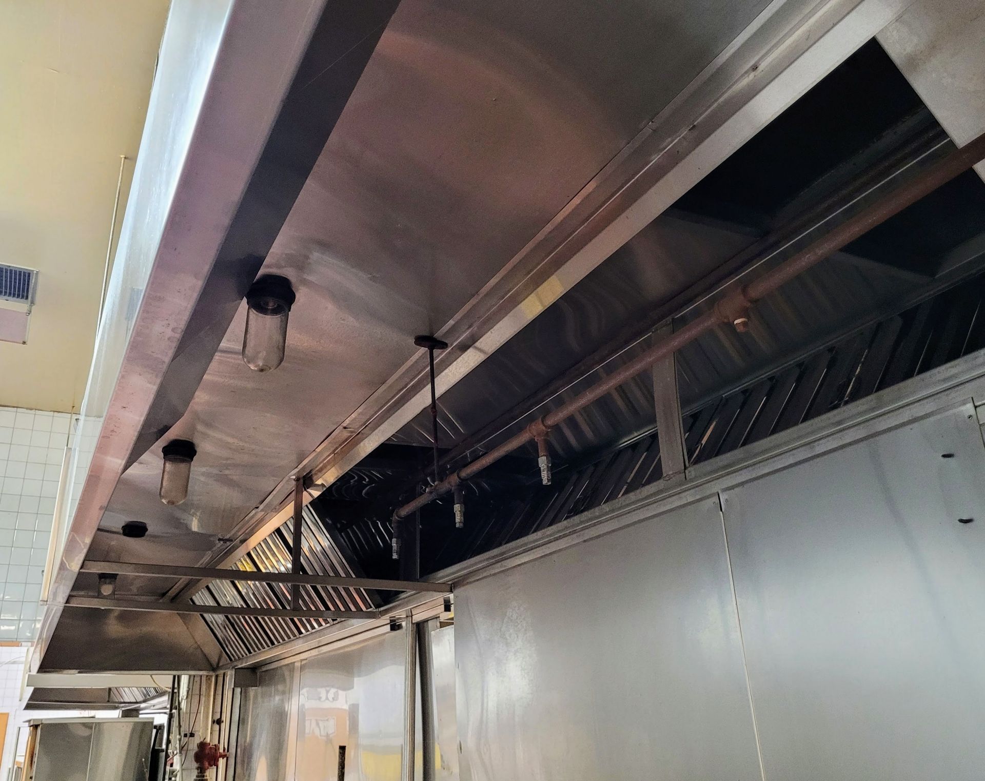 STAINLESS STEEL EXHAUST HOOD W/ FIRE SUPPRESSION, APPROX 20'L X 10'W - Image 4 of 6