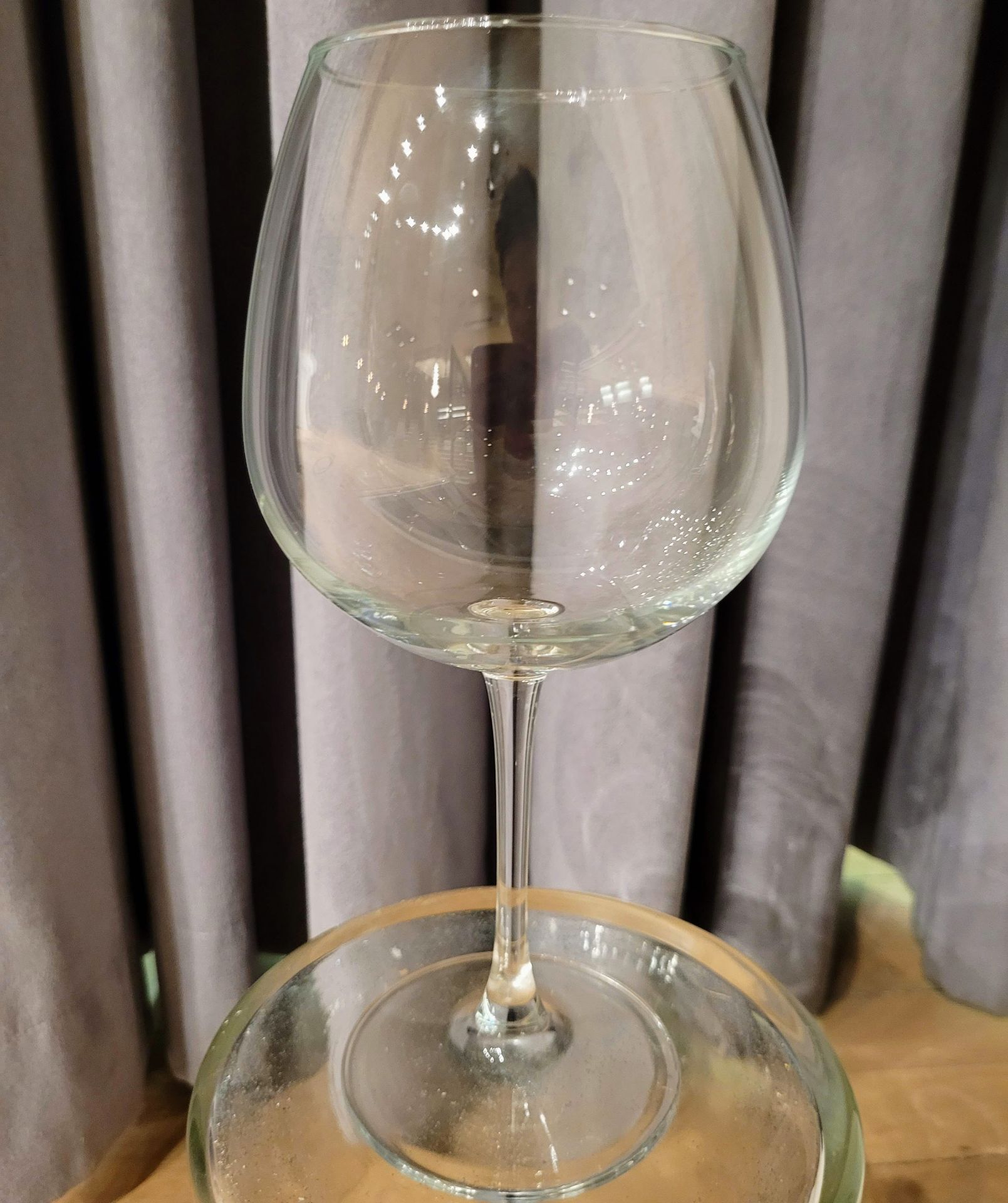 LOT - (30) 28-OUNCE WINE GLASSES