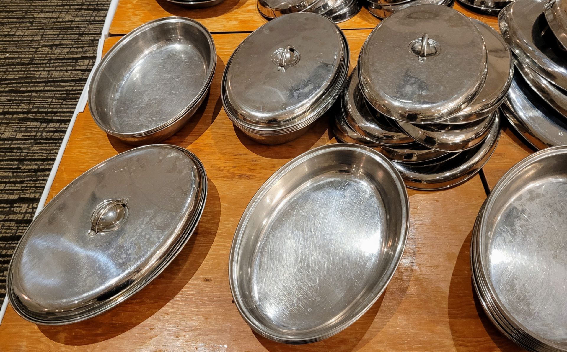 LOT - SILVER SERVICE SERVING DISHES - Image 2 of 4
