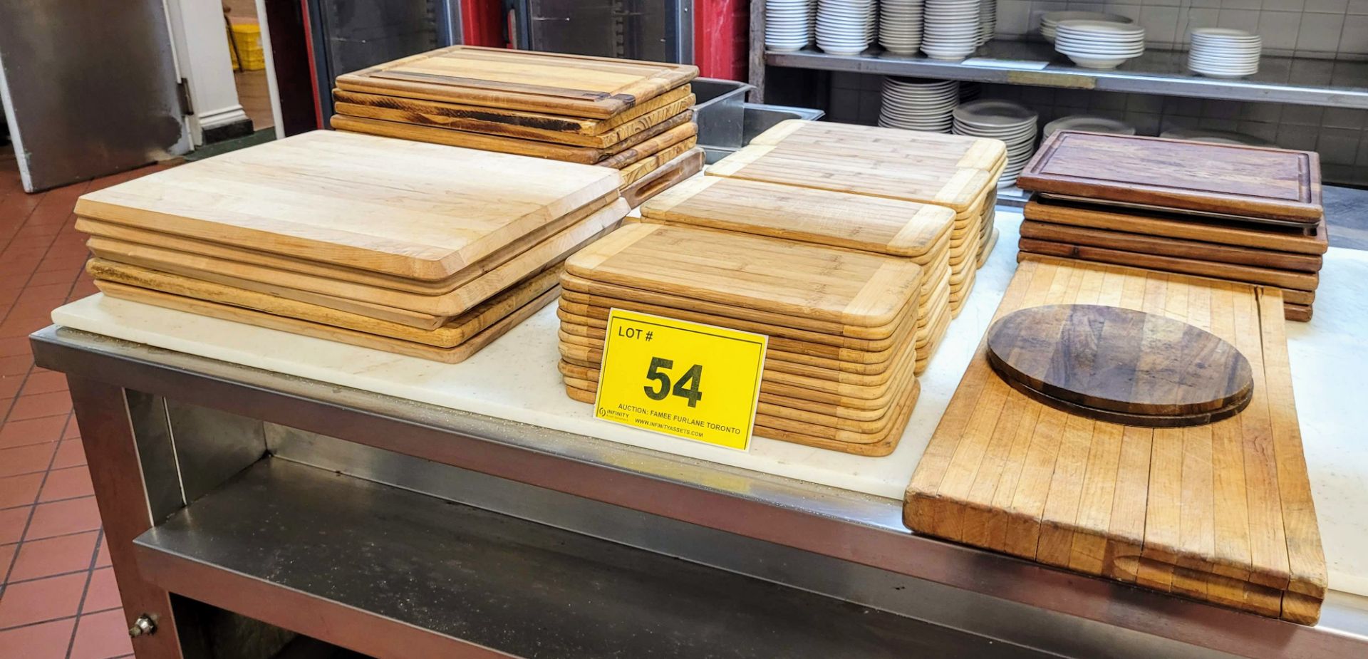 LOT - ASSORTED WOODEN CUTTING BOARDS