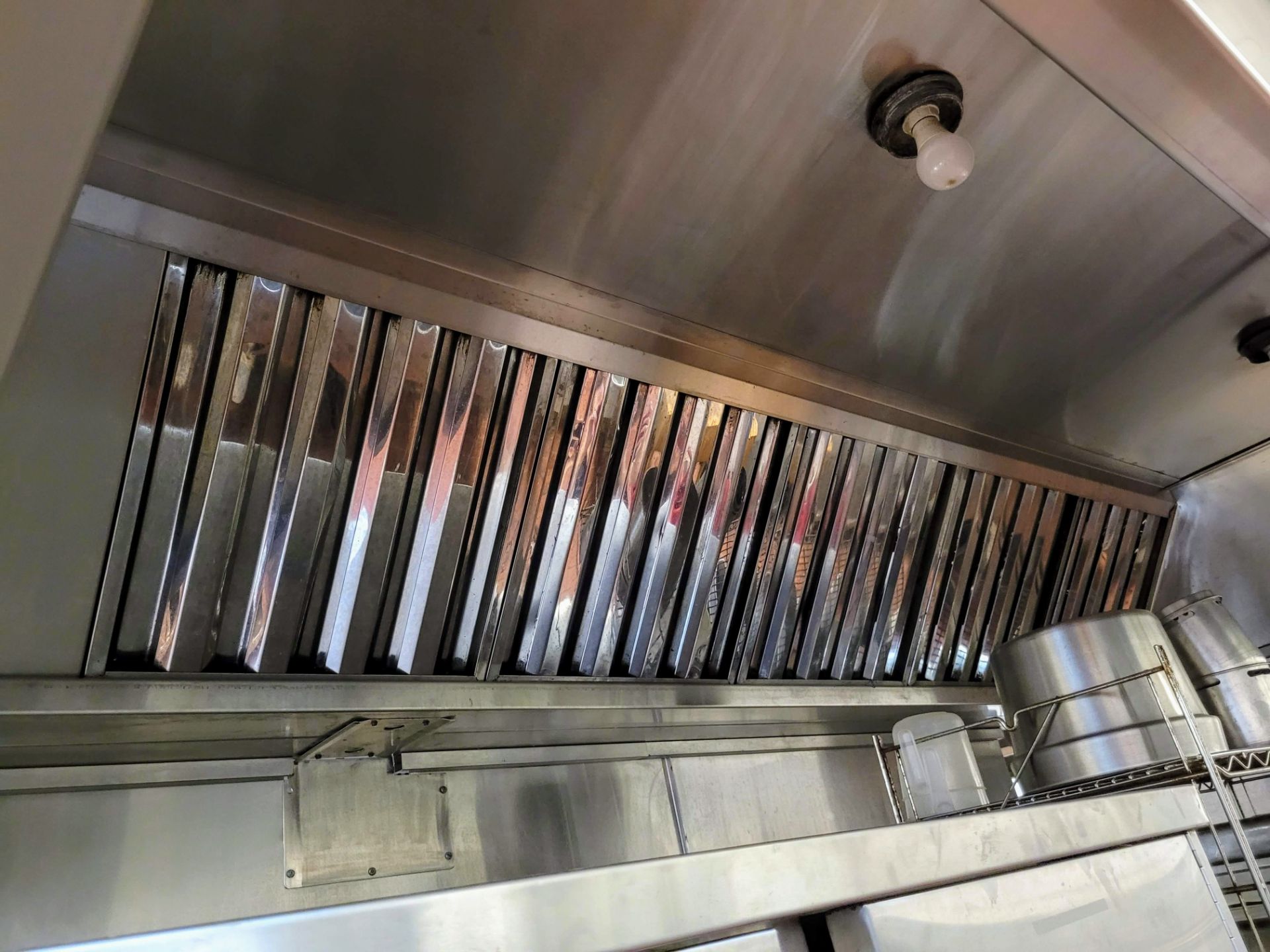 STAINLESS STEEL EXHAUST HOOD W/ FIRE SUPPRESSION, APPROX 20'L X 10'W - Image 5 of 6