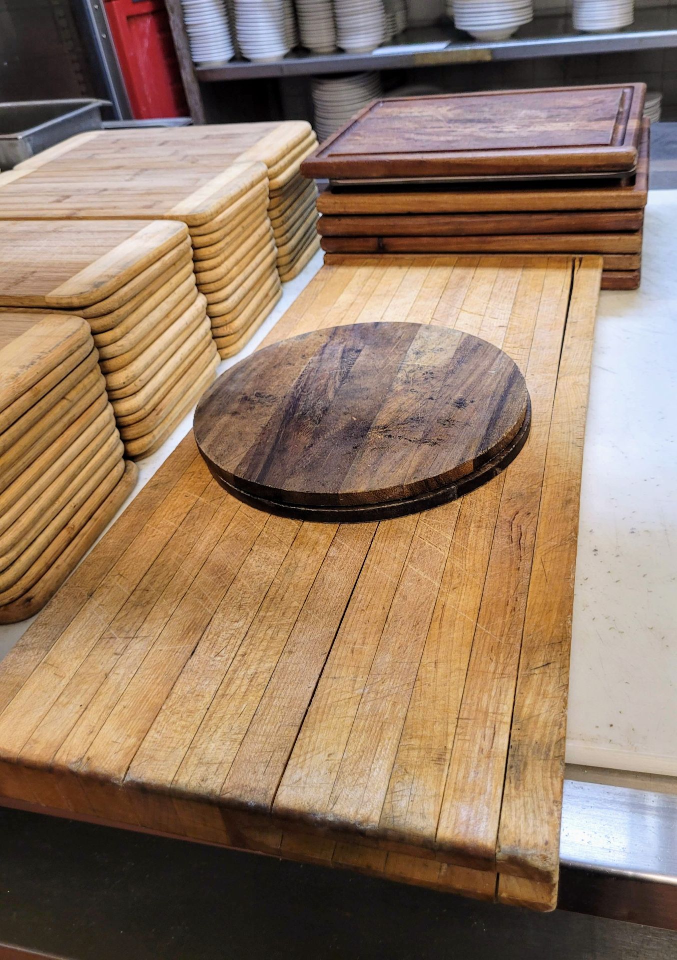 LOT - ASSORTED WOODEN CUTTING BOARDS - Image 4 of 4