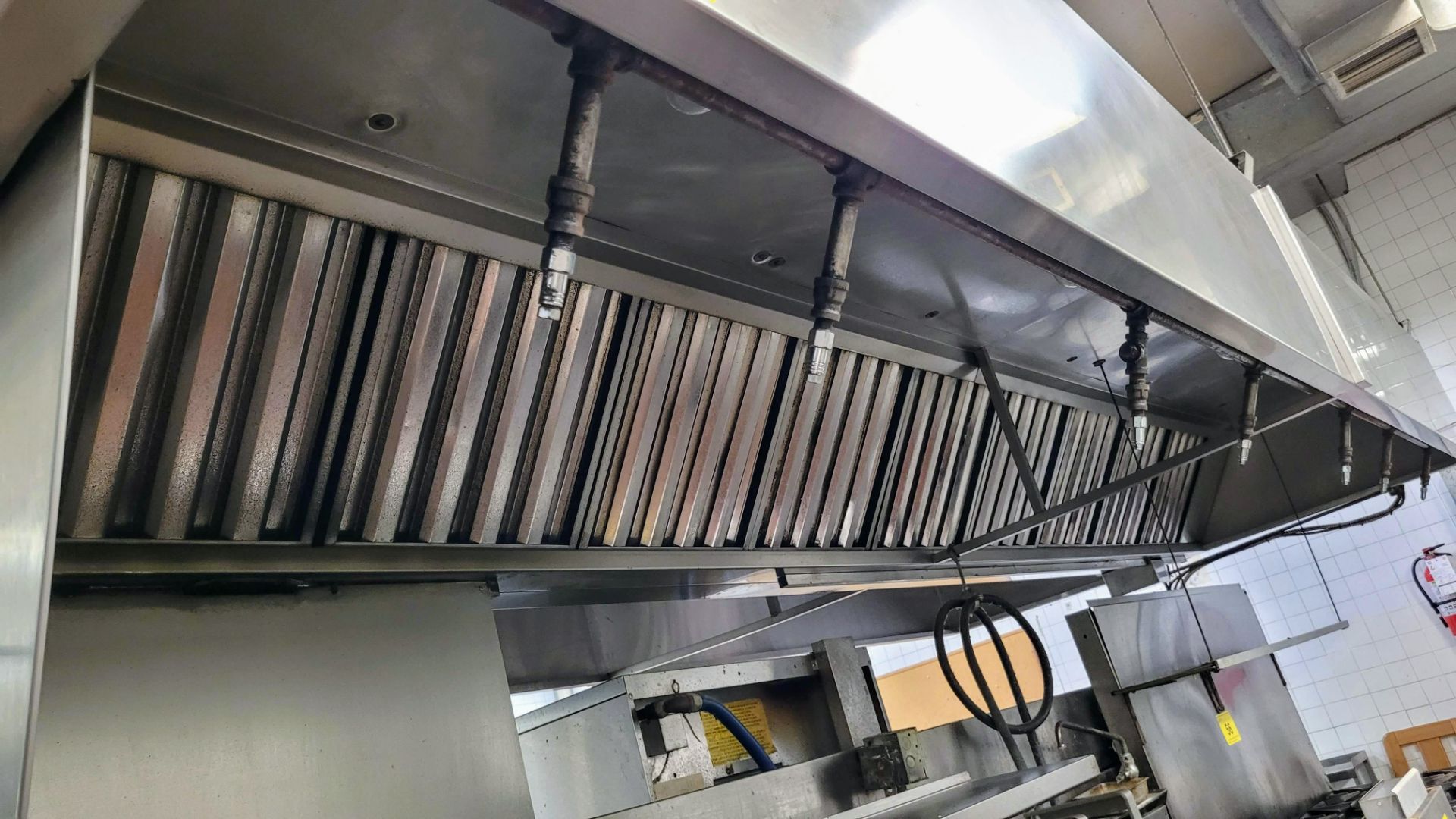 STAINLESS STEEL EXHAUST HOOD W/ FIRE SUPPRESSION, APPROX 20'L X 10'W - Image 2 of 4