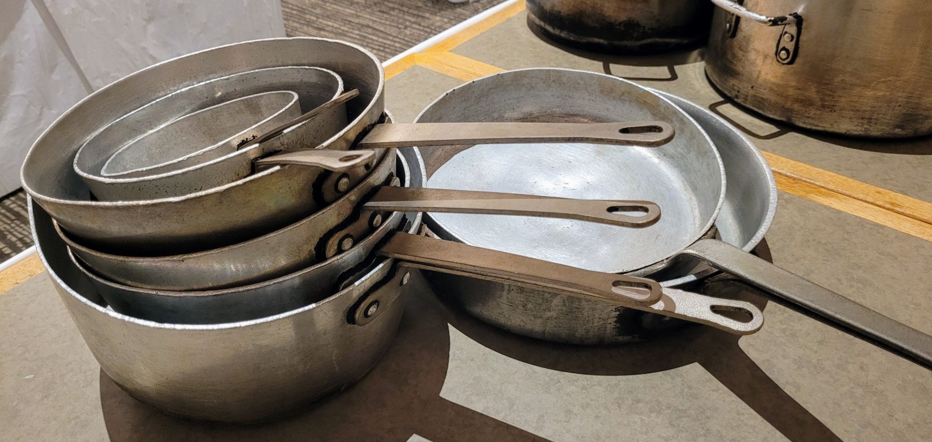 LOT - COMMERCIAL STEEL POTS AND PANS - Image 2 of 2