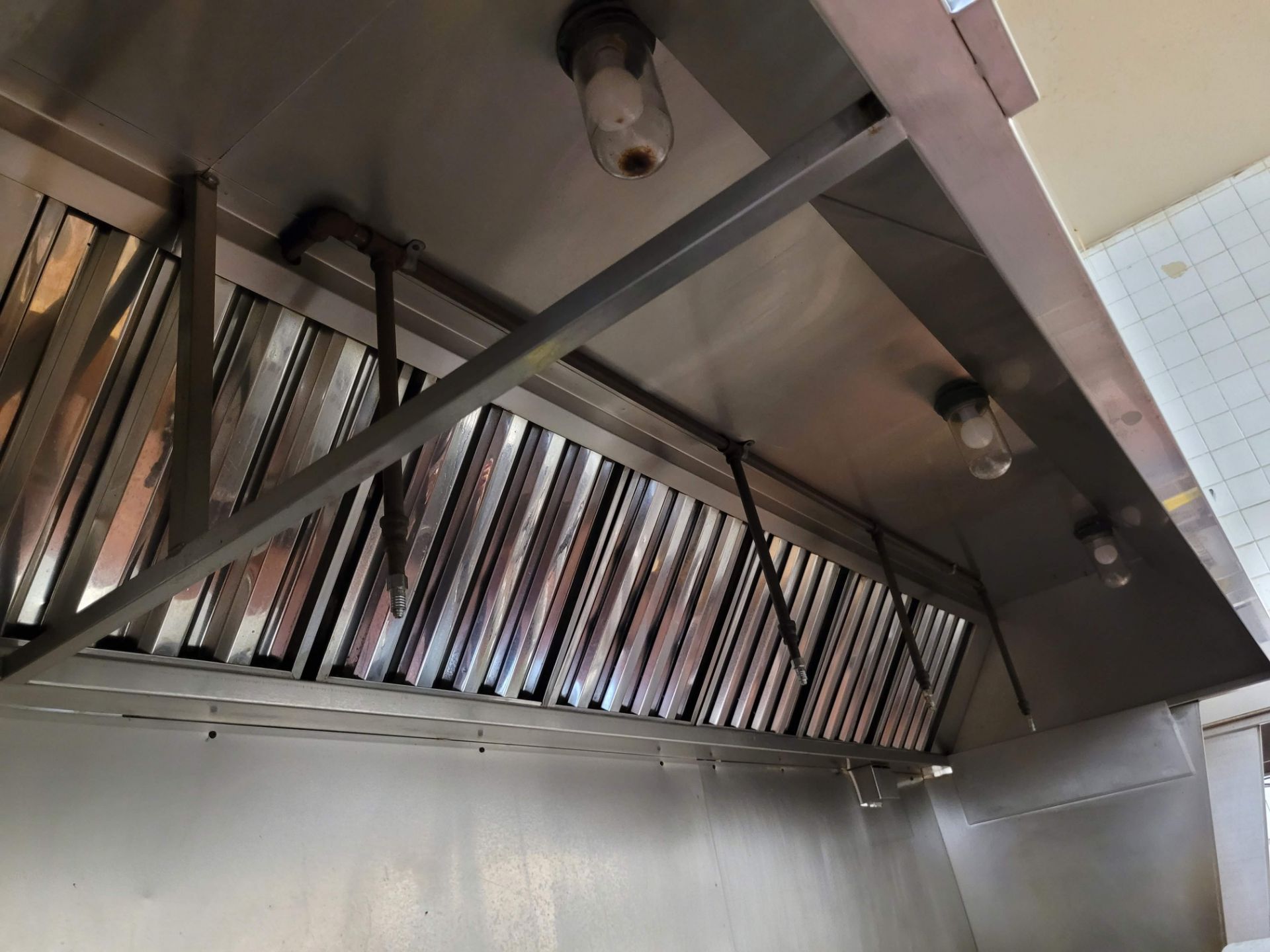 STAINLESS STEEL EXHAUST HOOD W/ FIRE SUPPRESSION, APPROX 20'L X 10'W - Image 6 of 6