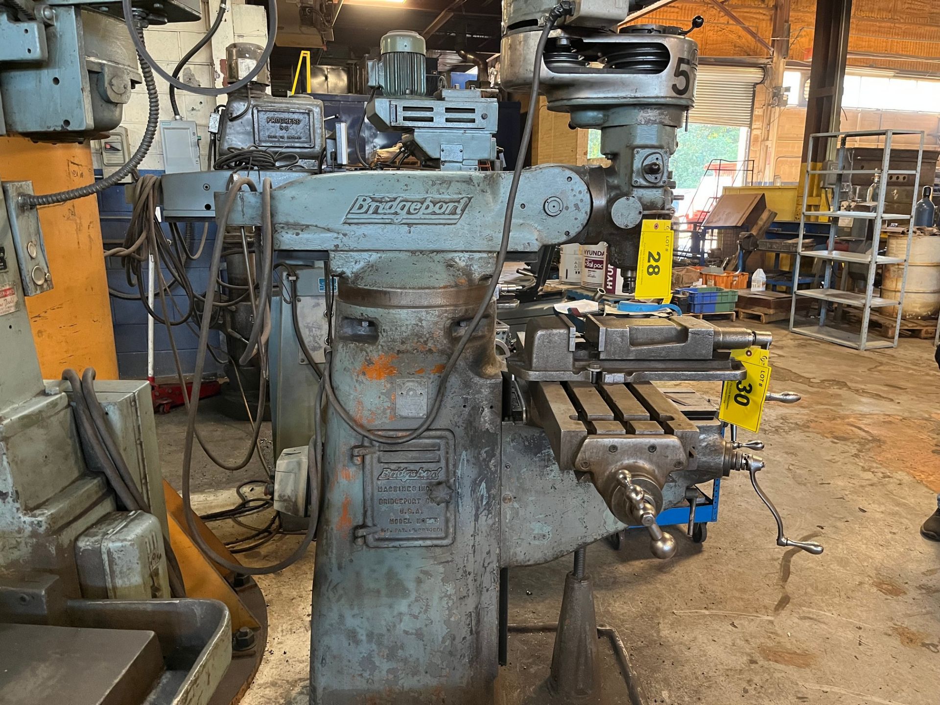 BRIDGEPORT VERTICAL MILLING MACHINE, 80 TO 2720 RPM, S/N J8698P, 9" X 36" TABLE, NO VISE, COLLETS OR - Image 3 of 7