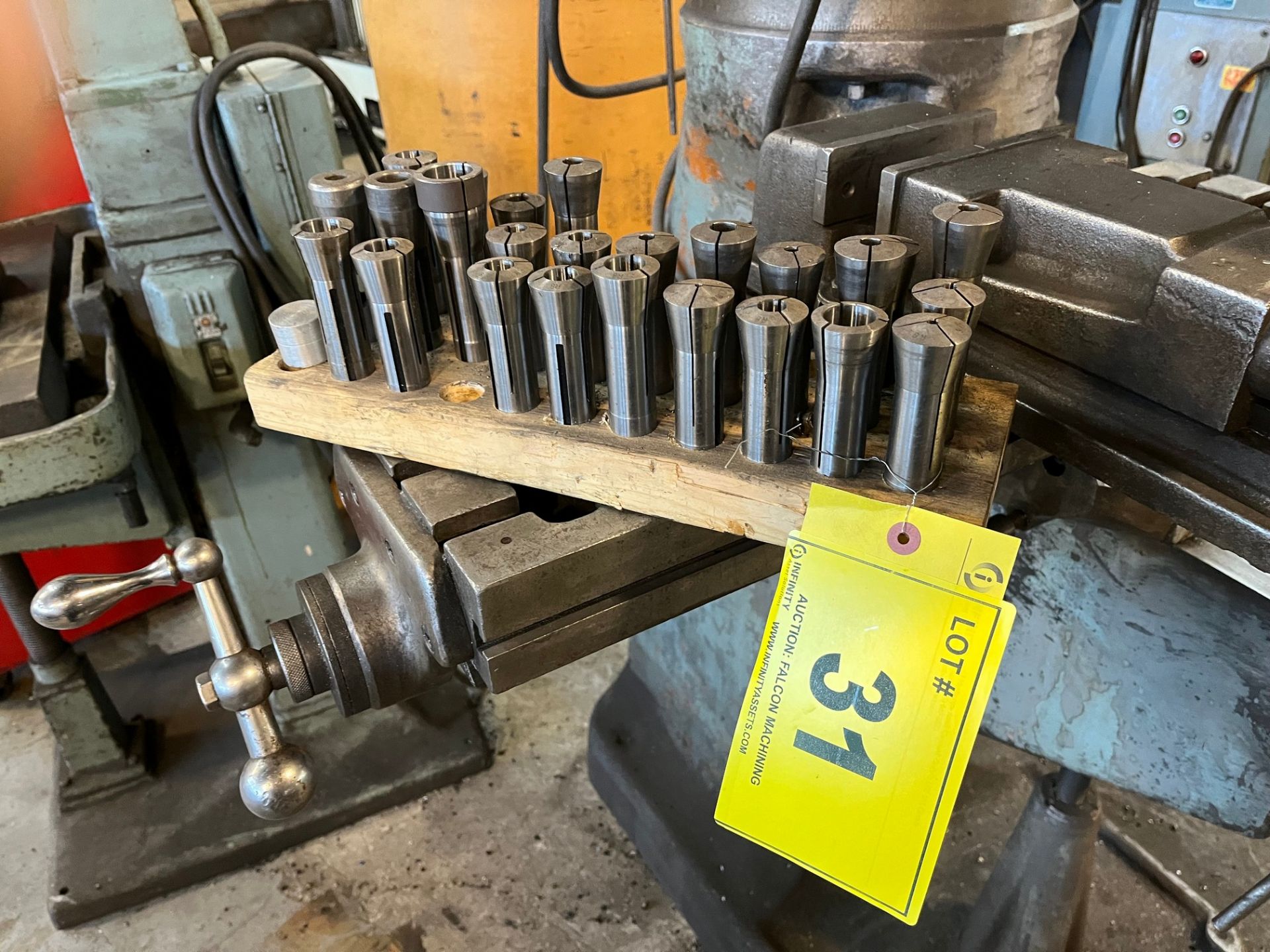 COLLET SET IN TRAY