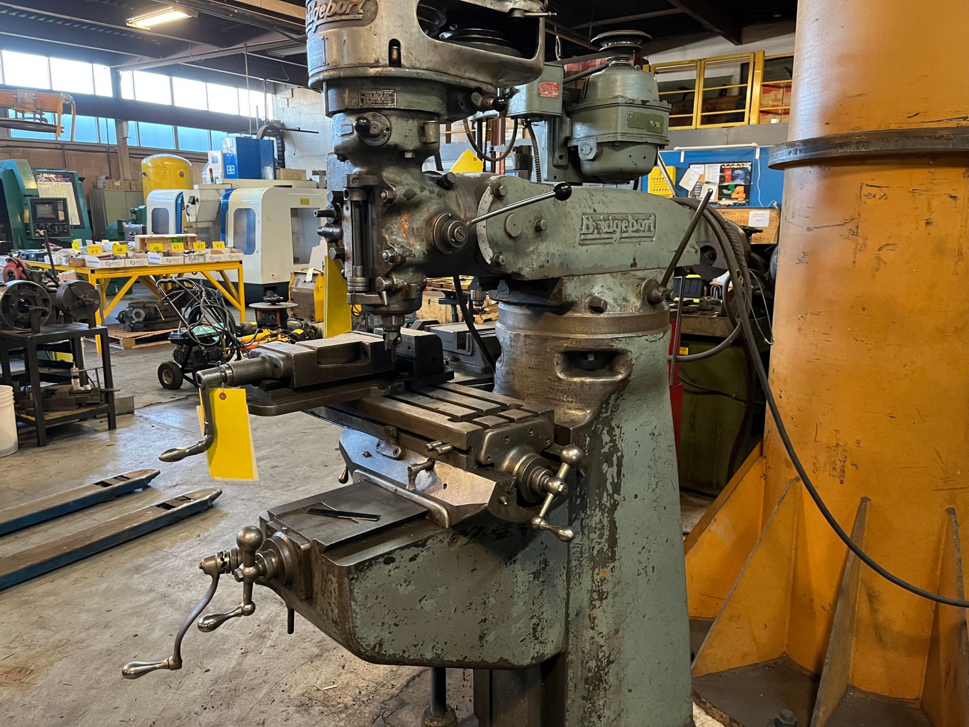 BRIDGEPORT VERTICAL MILLING MACHINE, 80 TO 2720 RPM, S/N J8698P, 9" X 36" TABLE, NO VISE, COLLETS OR - Image 7 of 7