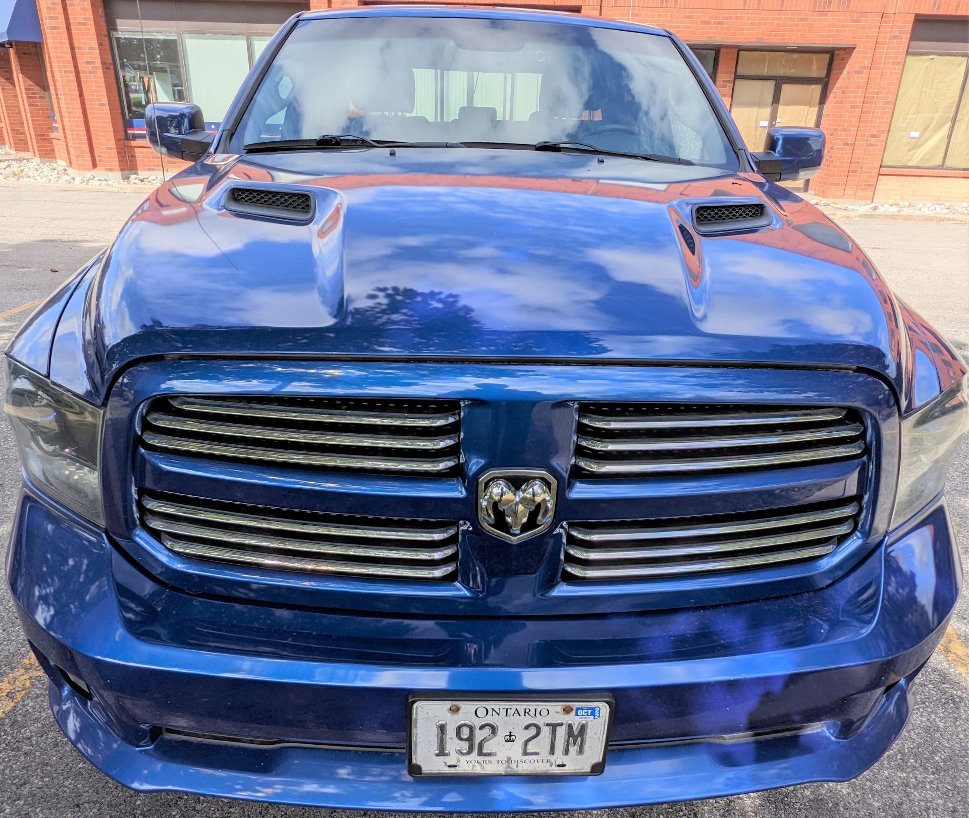 2015 BLUE DODGE RAM 1500 PICK-UP TRUCK, V8 HEMI, 4X4, 4-DOOR, APPROX. 95,000 KM, VIN: - Image 2 of 15