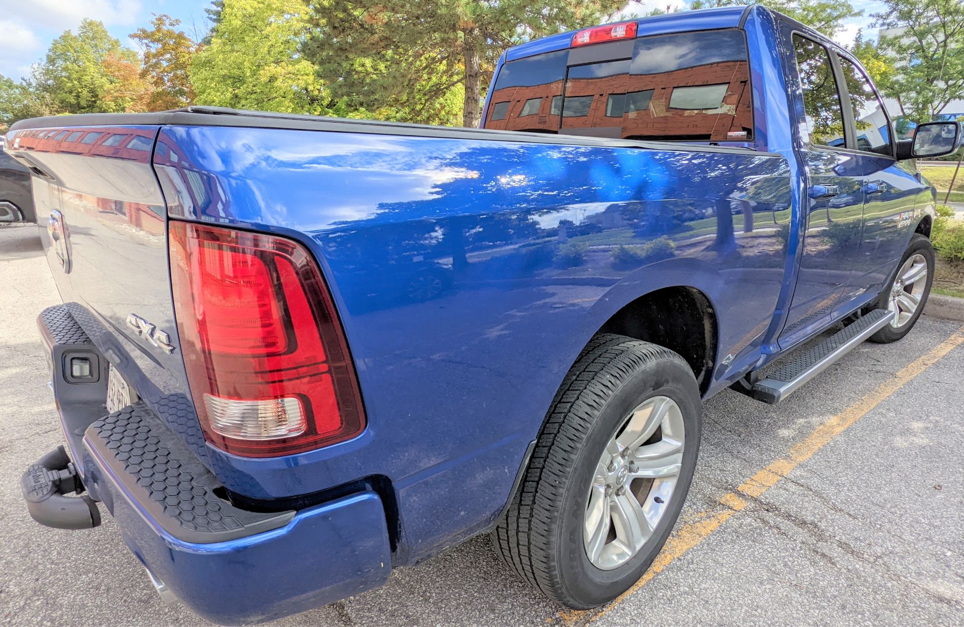 2015 BLUE DODGE RAM 1500 PICK-UP TRUCK, V8 HEMI, 4X4, 4-DOOR, APPROX. 95,000 KM, VIN: - Image 7 of 15