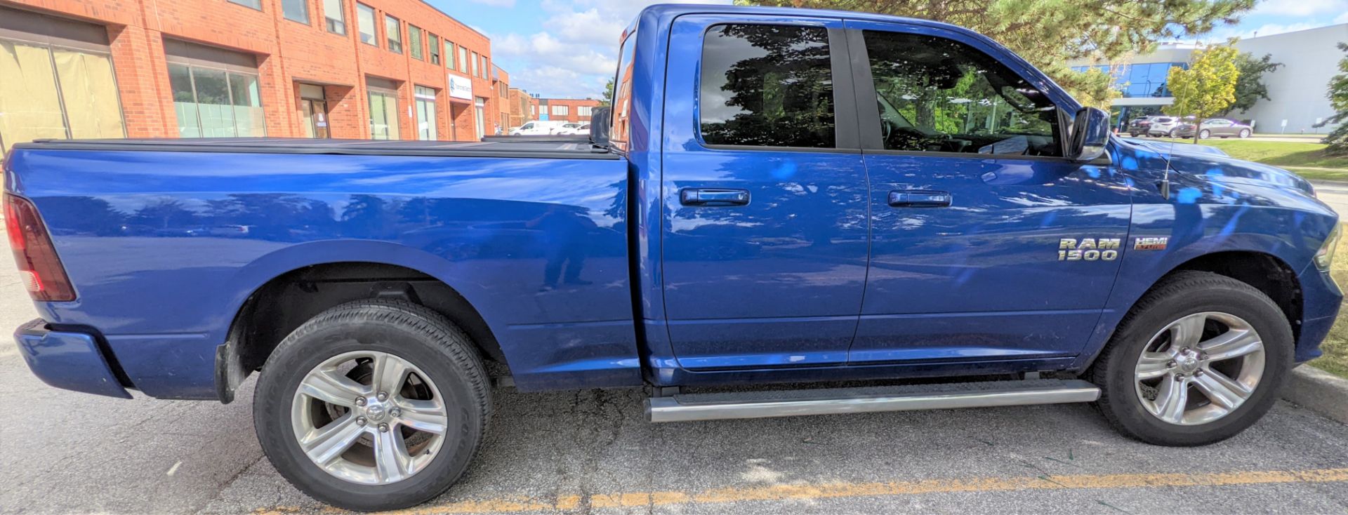 2015 BLUE DODGE RAM 1500 PICK-UP TRUCK, V8 HEMI, 4X4, 4-DOOR, APPROX. 95,000 KM, VIN: - Image 8 of 15