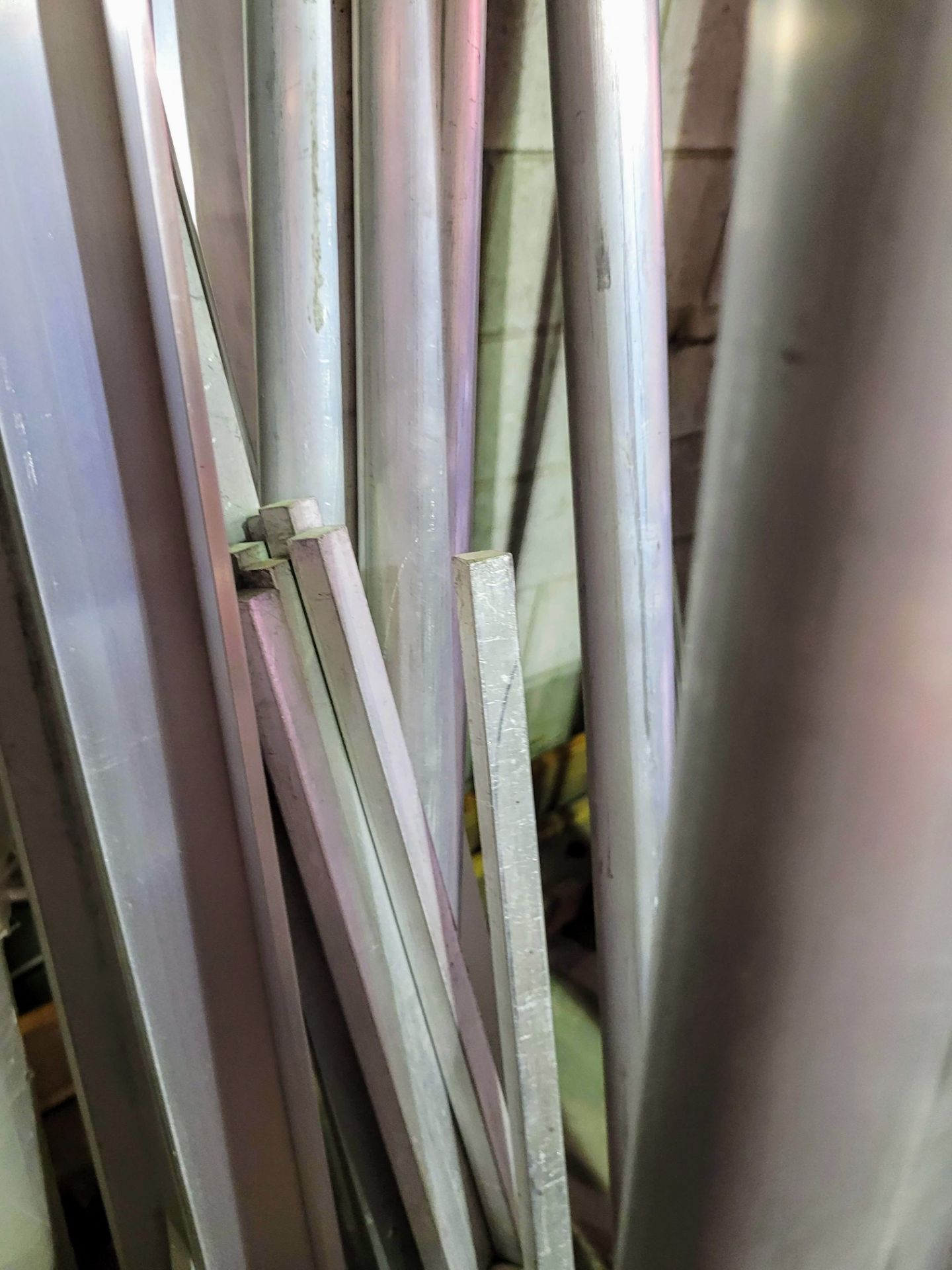 LOT - LARGE QTY. OF ALUMINUM, STAINLESS STEEL TUBING, STEEL I-BEAMS, TUBING, FLAT STEEL, ETC - Image 8 of 10