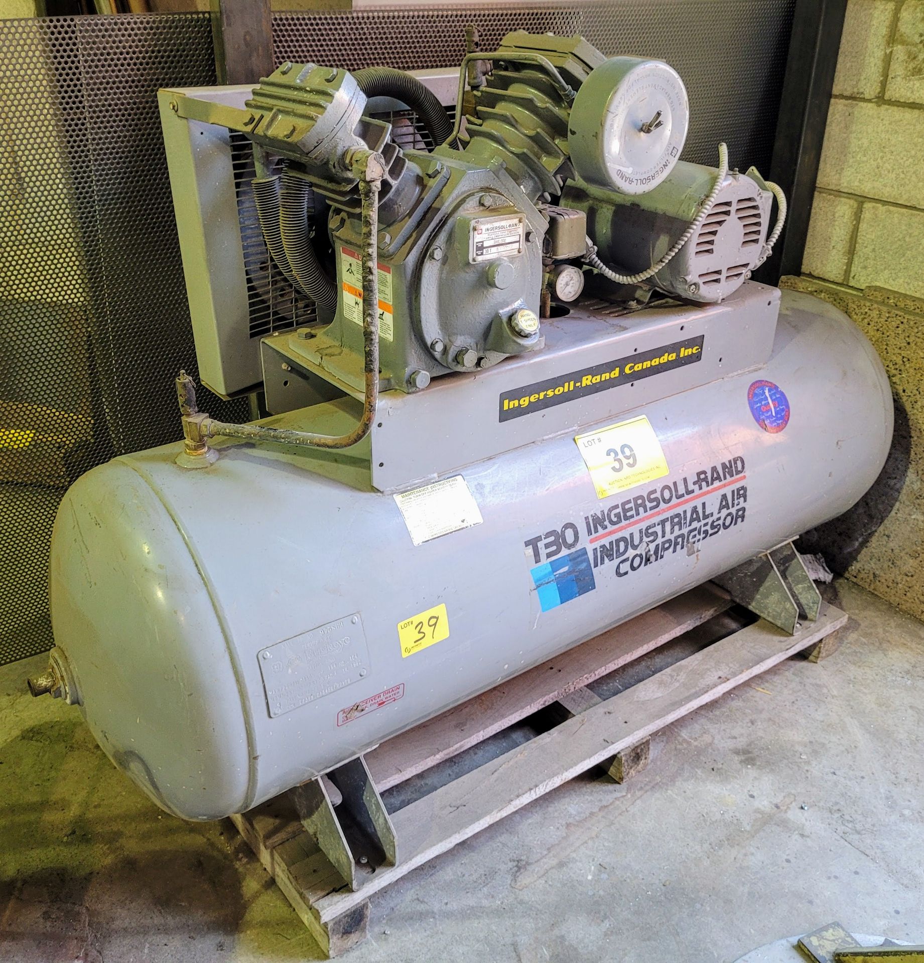 INGERSOL-RAND T30 AIR COMPRESSOR, 5HP