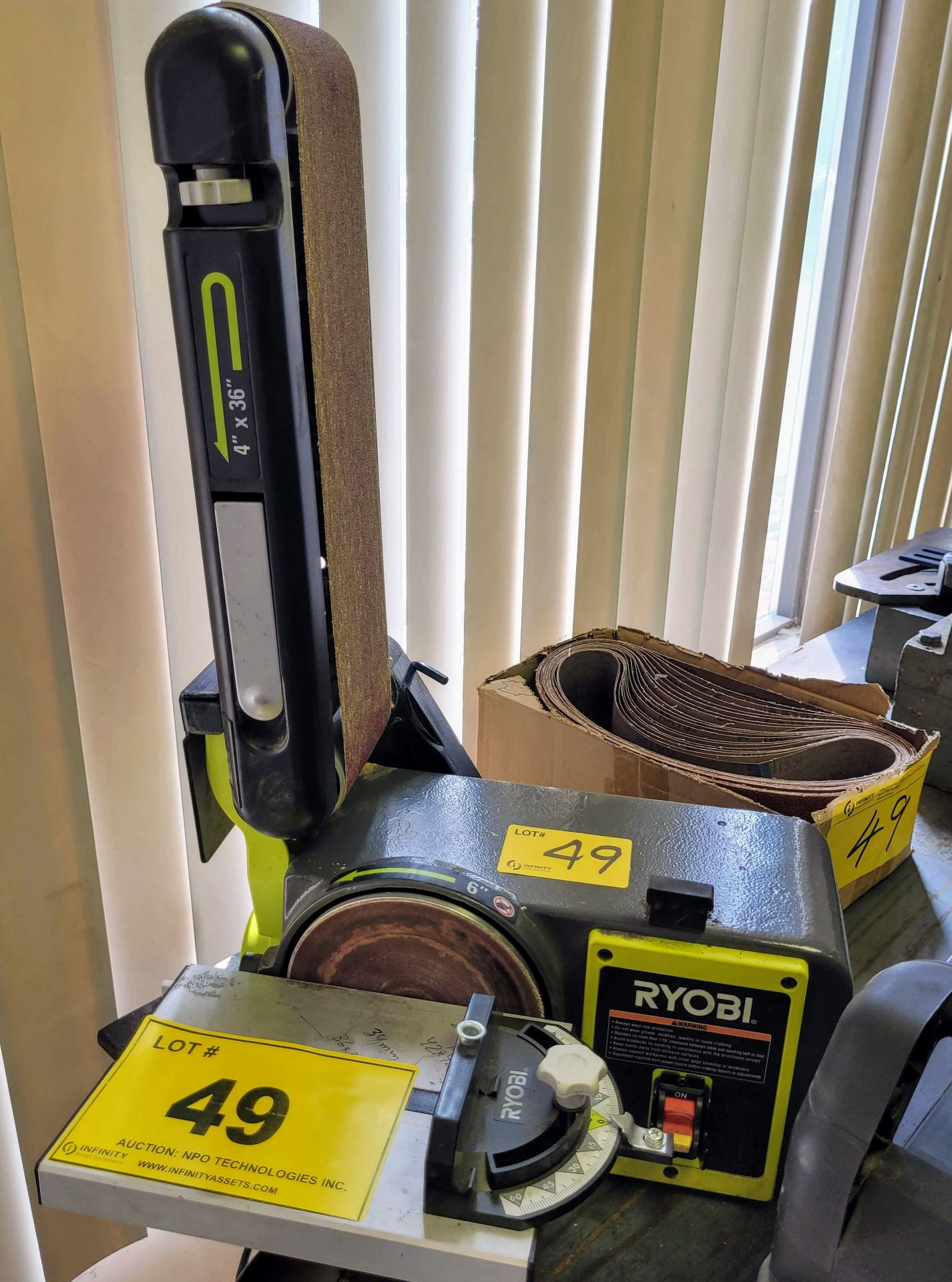 RYOBI 4" X 6" BELT DISC SANDER W/ SPARE BELTS