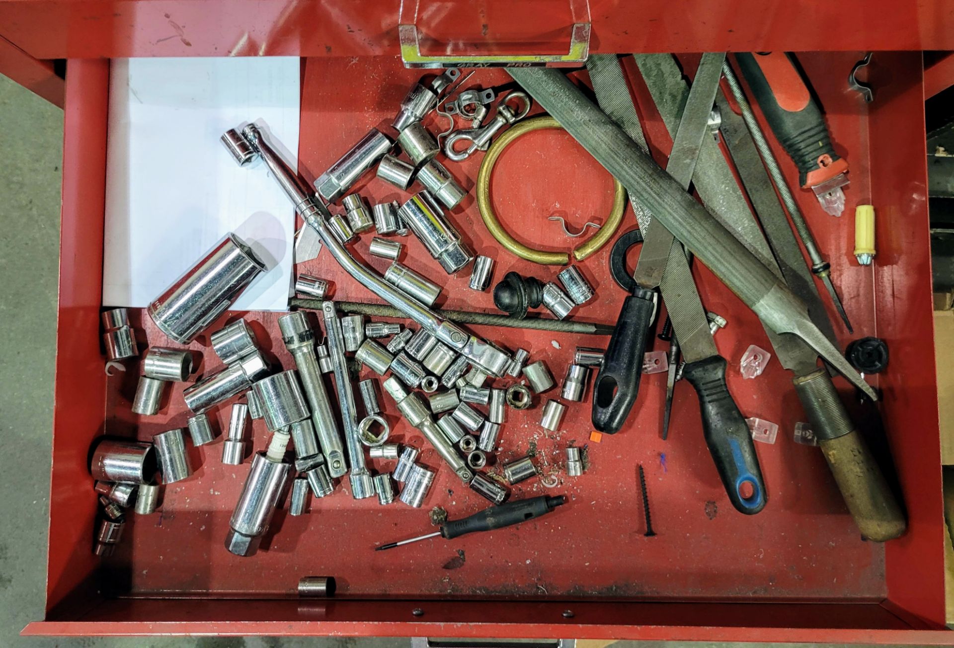 GRAY FOUR DRAWER TOOL BOX W/ CONTENTS OF MALLETS, SOCKETS, HAMMERS - Image 3 of 4