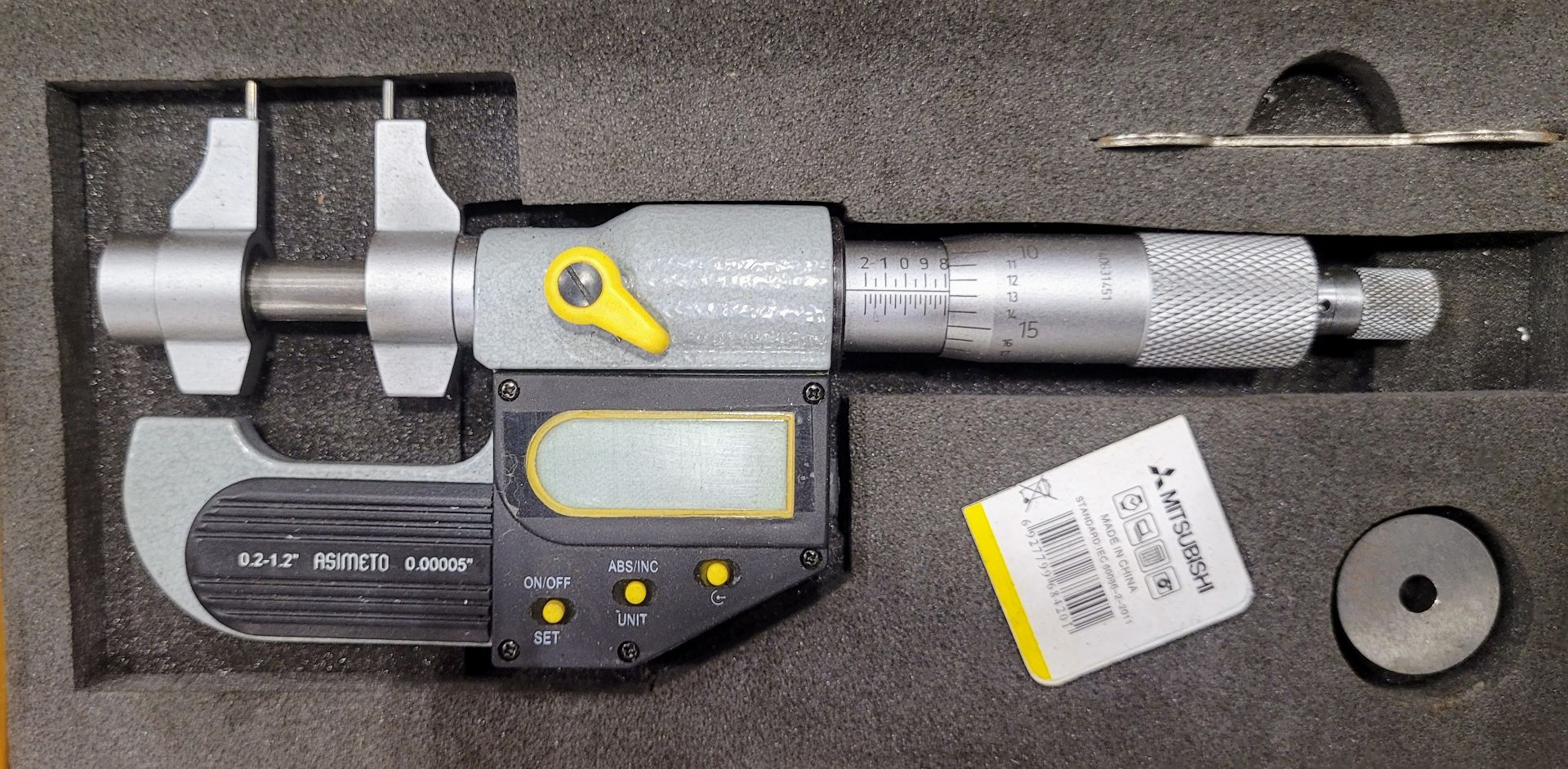 LOT - ASSORTED DIGITAL AND MANUAL OUTSIDE MICROMETERS - Image 5 of 5