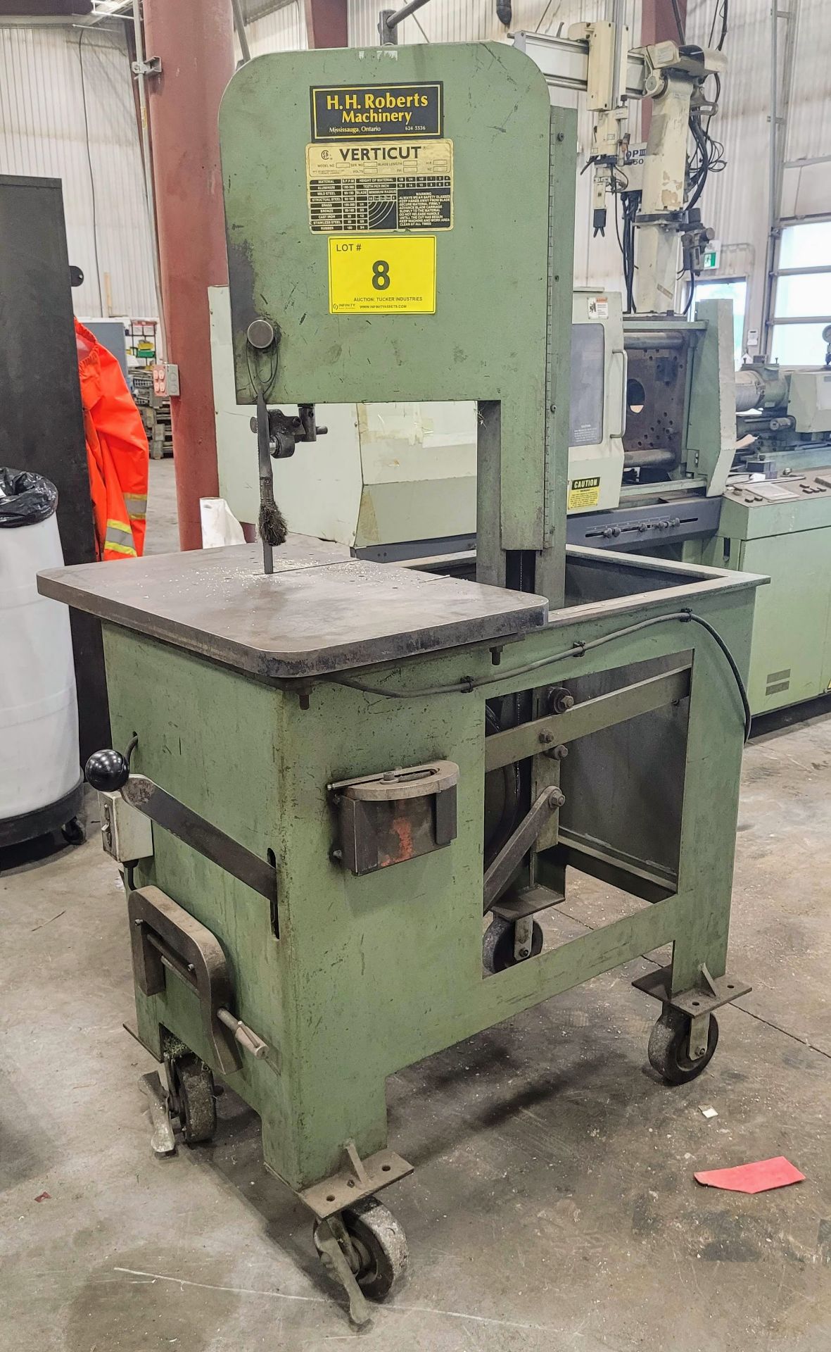 VERTICUT 115 ROLL-IN BANDSAW, S/N: 2436, ON CASTORS W/ SPARE BLADES AND RETRACTABLE EXTENSION CORD