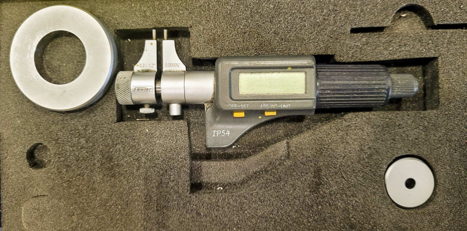 LOT - ASSORTED DIGITAL AND MANUAL OUTSIDE MICROMETERS - Image 4 of 5