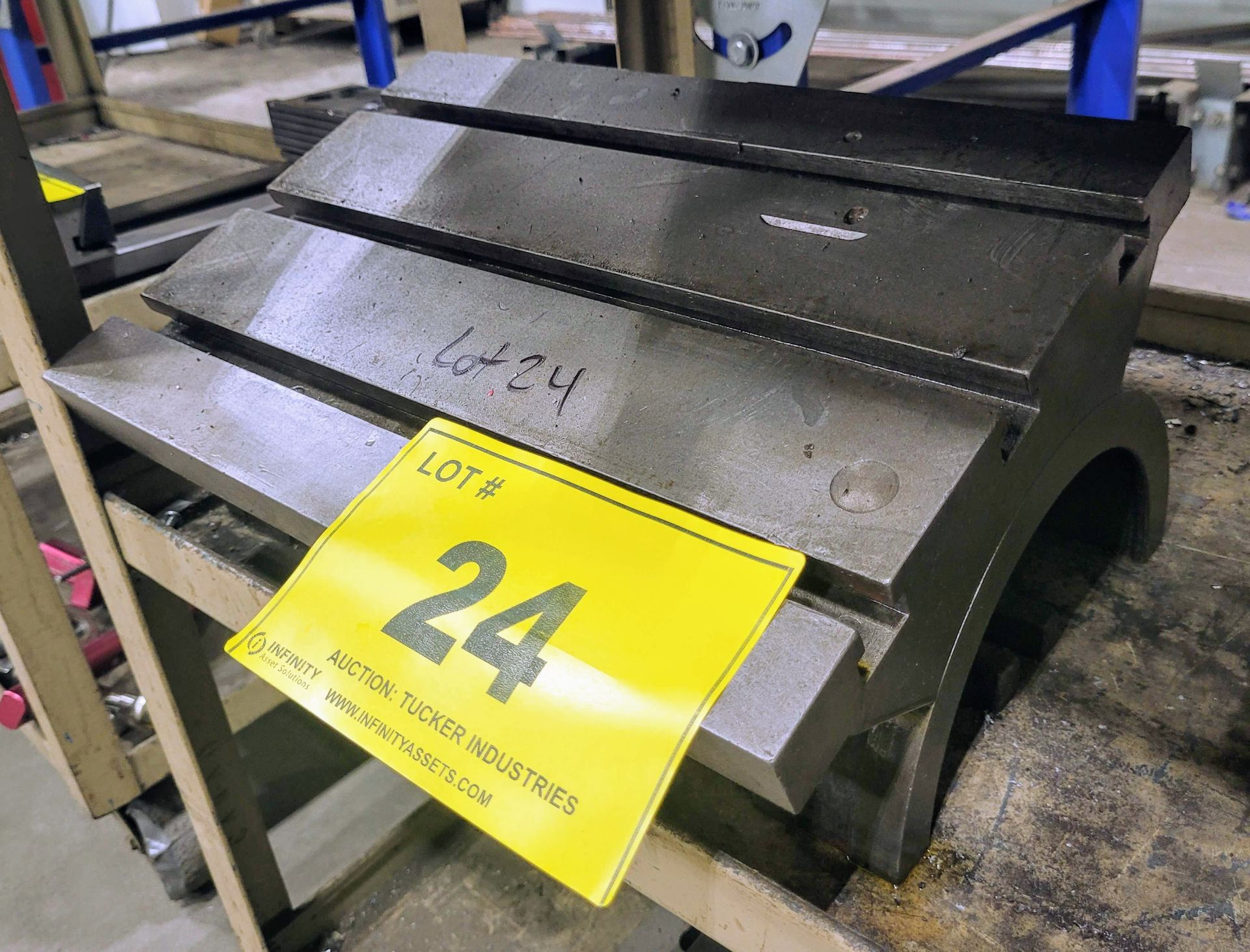 38.5" TILTABLE ANGLE PLATE