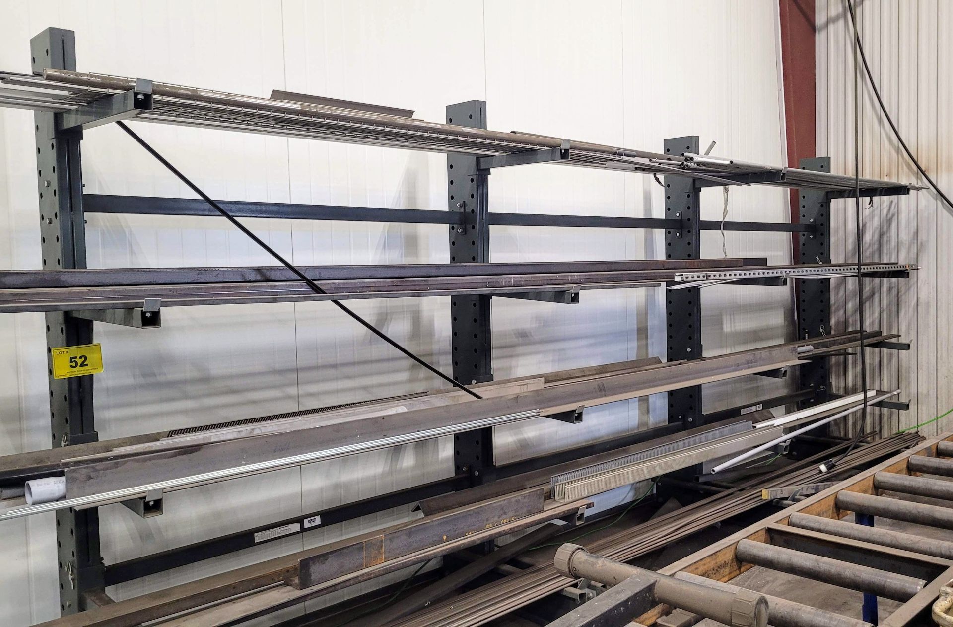 U-LINE CANTILEVER RACK W/ (4) COLUMNS, (4) ARMS PER COLUMN