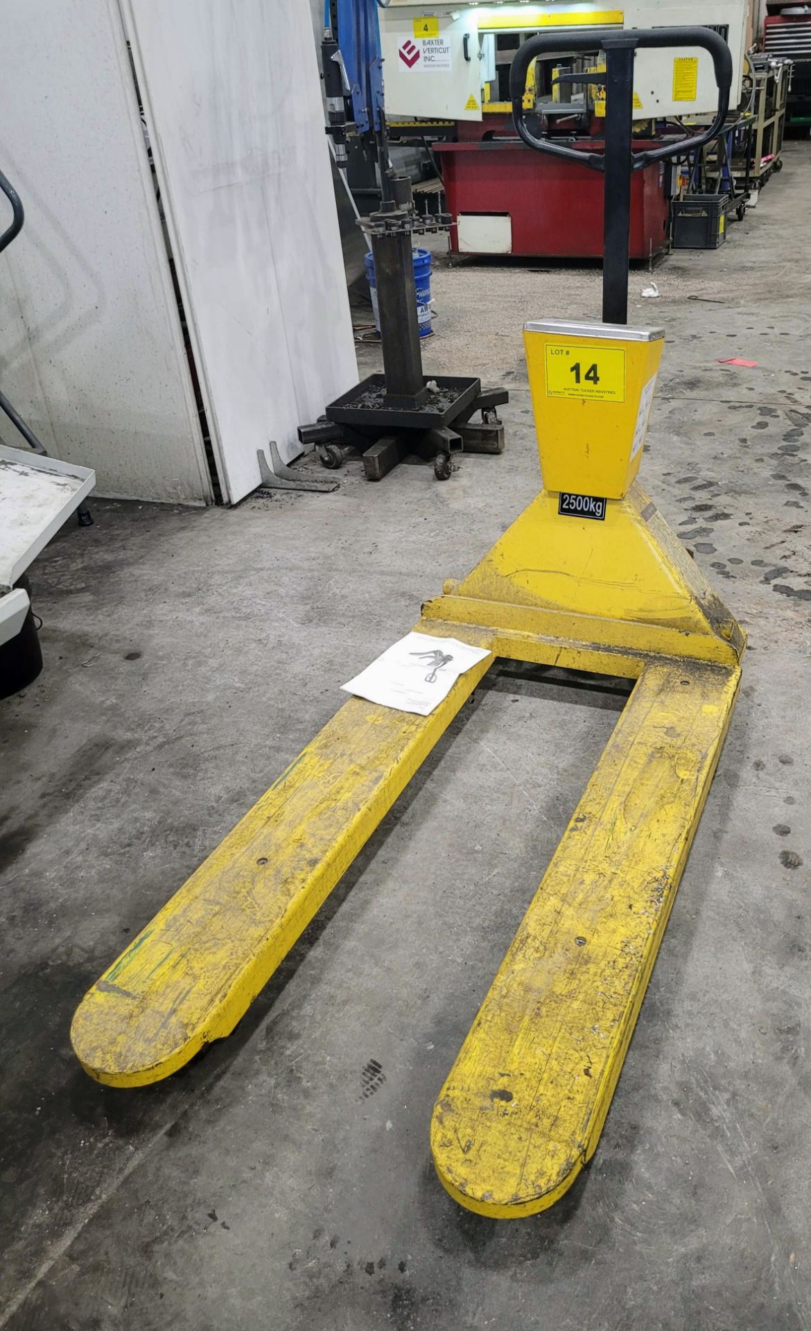 CW SERIES HYDRAULIC PALLET JACK, 2500KG CAP. W/ BUIL-IN DIGITAL SCALE