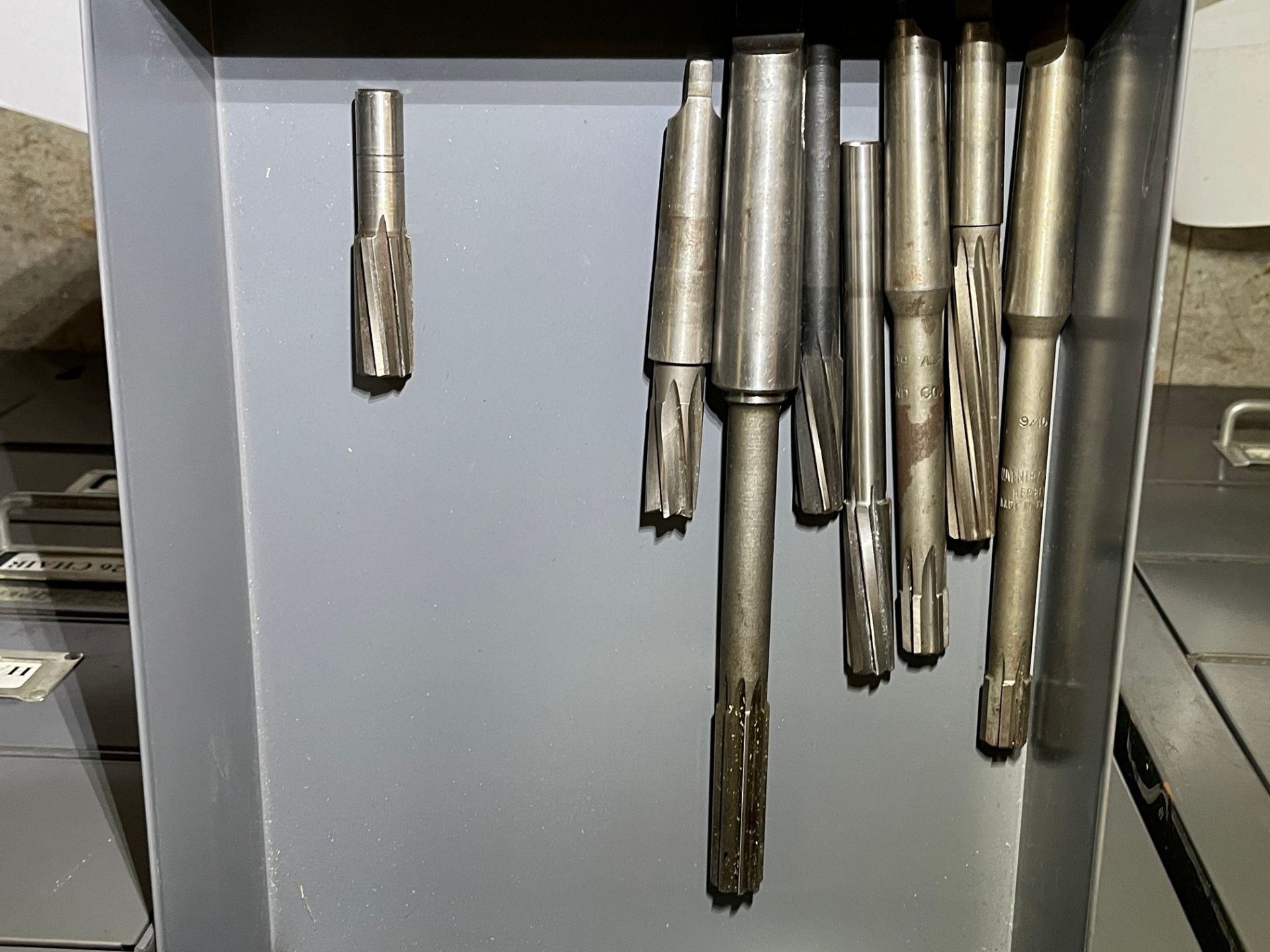 CONTENTS OF (9) DRAWERS OF CABINET / VERTICAL ROW INCLUDING TAPS, BORING BARS, REAMERS - Image 5 of 6