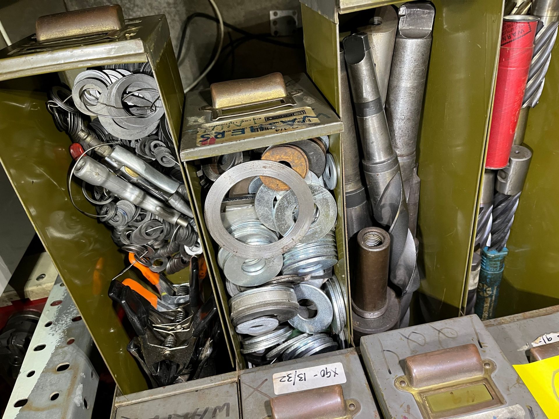 LOT WASHERS, TWIST DRILLS, CHISELS, DRILLS, END MILLS (CONTENTS OF (1) ROW / (7) BINS OF STORAGE - Image 5 of 5