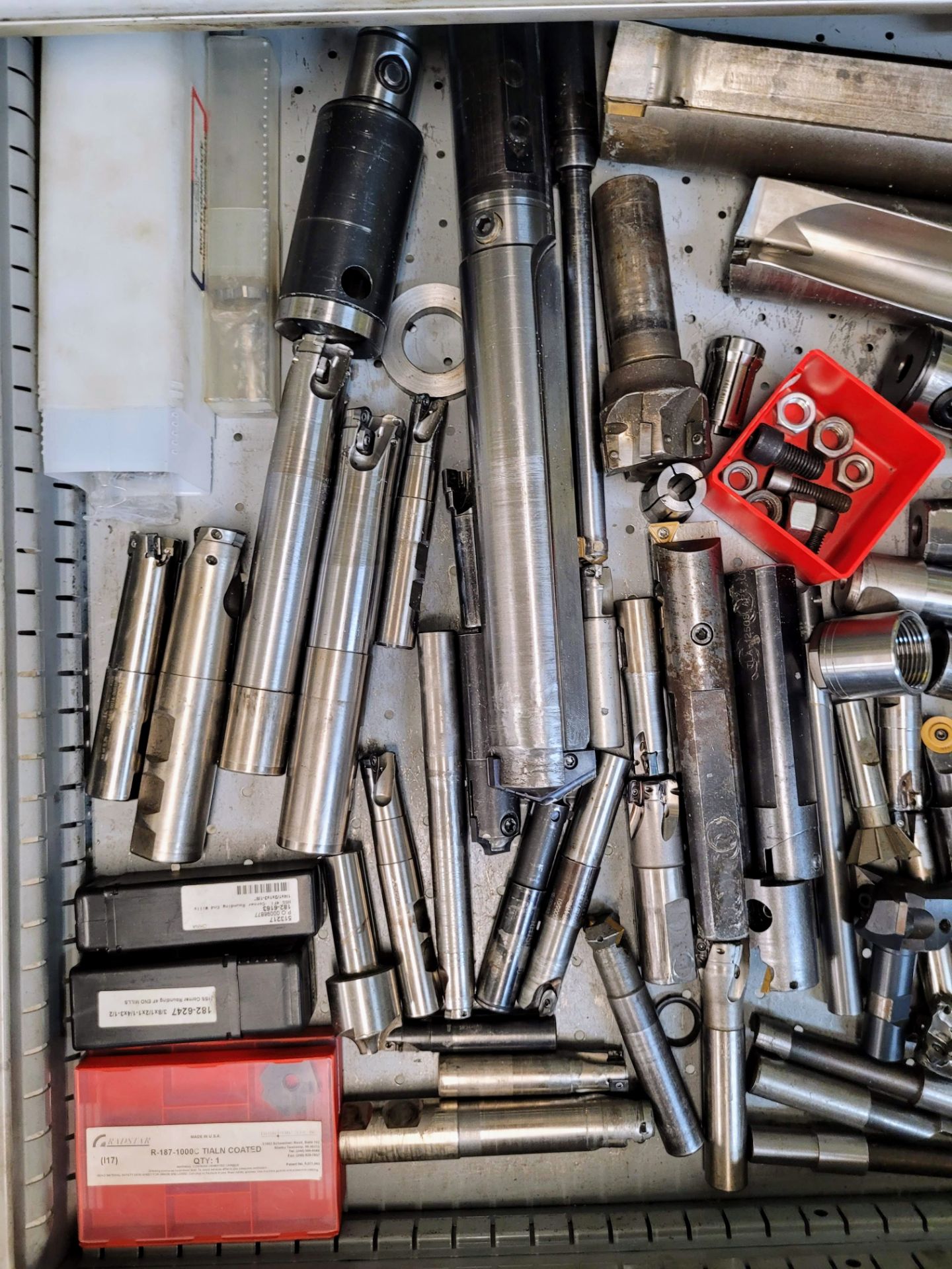 CONTENTS OF (1) TOOL CABINET DRAWER INCLUDING CARBIDE INSERTS, INSERT CUTTING BARS, BORING BARS, - Image 2 of 3