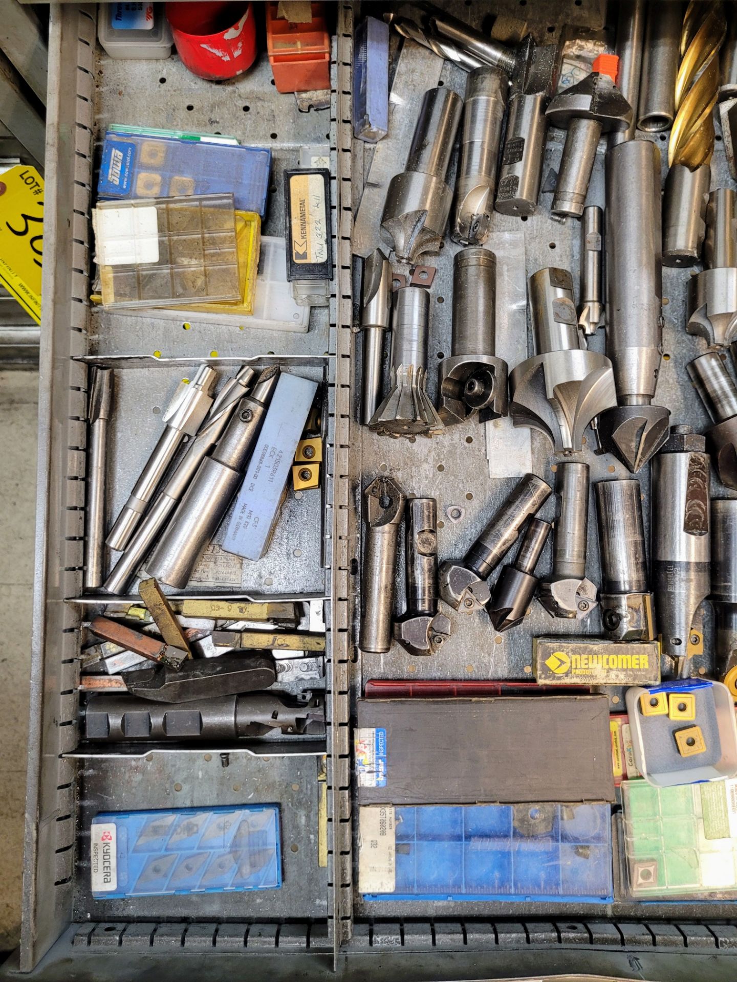 CONTENTS OF (1) TOOL CABINET DRAWER INCLUDING CARBIDE INSERTS, CARBIDE INSERT CUTTER BARS, END - Image 2 of 3
