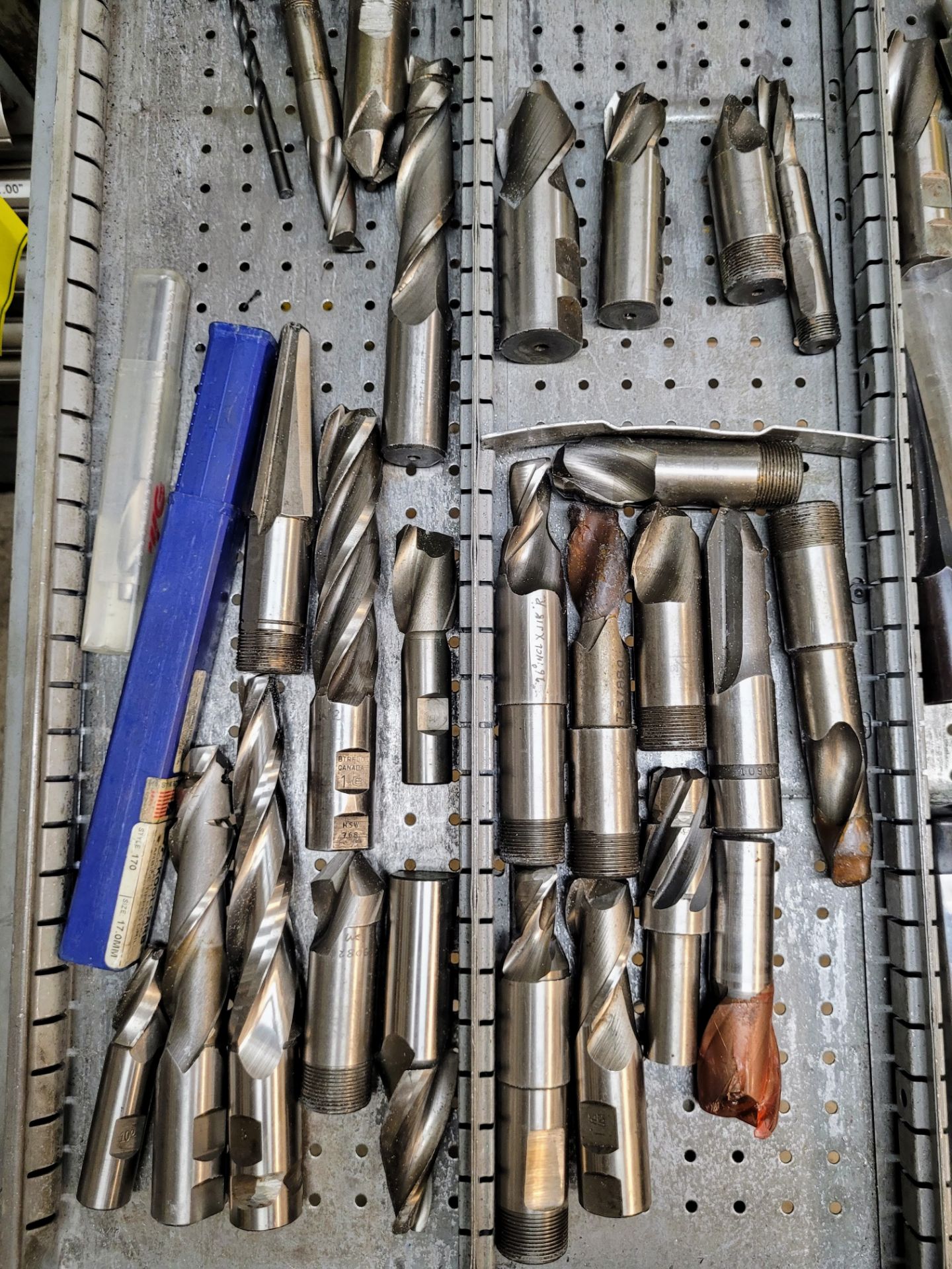 CONTENTS OF (1) TOOL CABINET DRAWER INCLUDING END MILLS (NO DRAWER) - Image 2 of 3