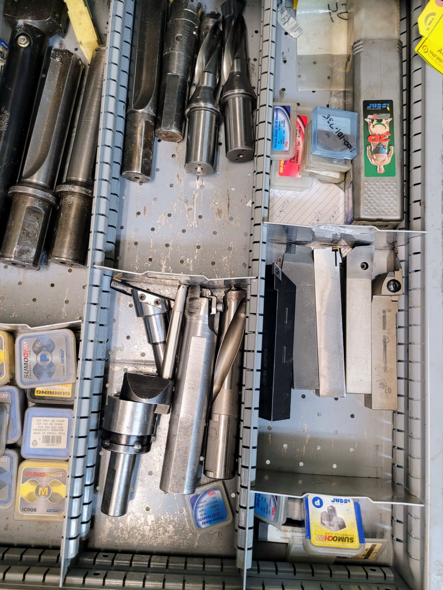 CONTENTS OF (1) TOOL CABINET DRAWER INCLUDING CARBIDE INSERTS AND CUTTING BARS, ETC. (NO DRAWERS) - Image 3 of 3