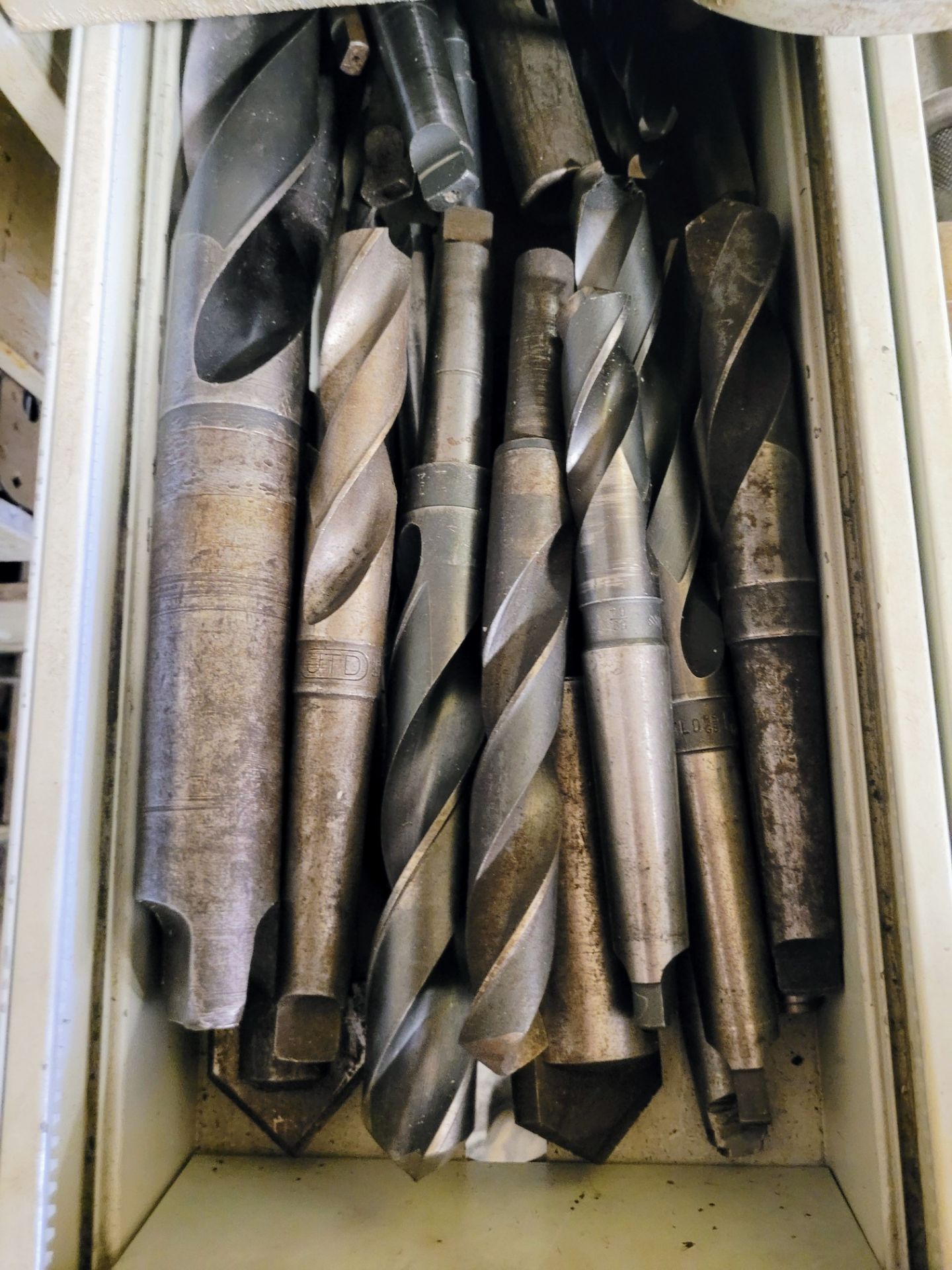 CONTENTS OF (2) 2-SECTION DRAWERS INCLUDING BORING DRILLS, TOOL HOLDERS, GAUGES, CENTERS, ETC. (NO - Image 2 of 4