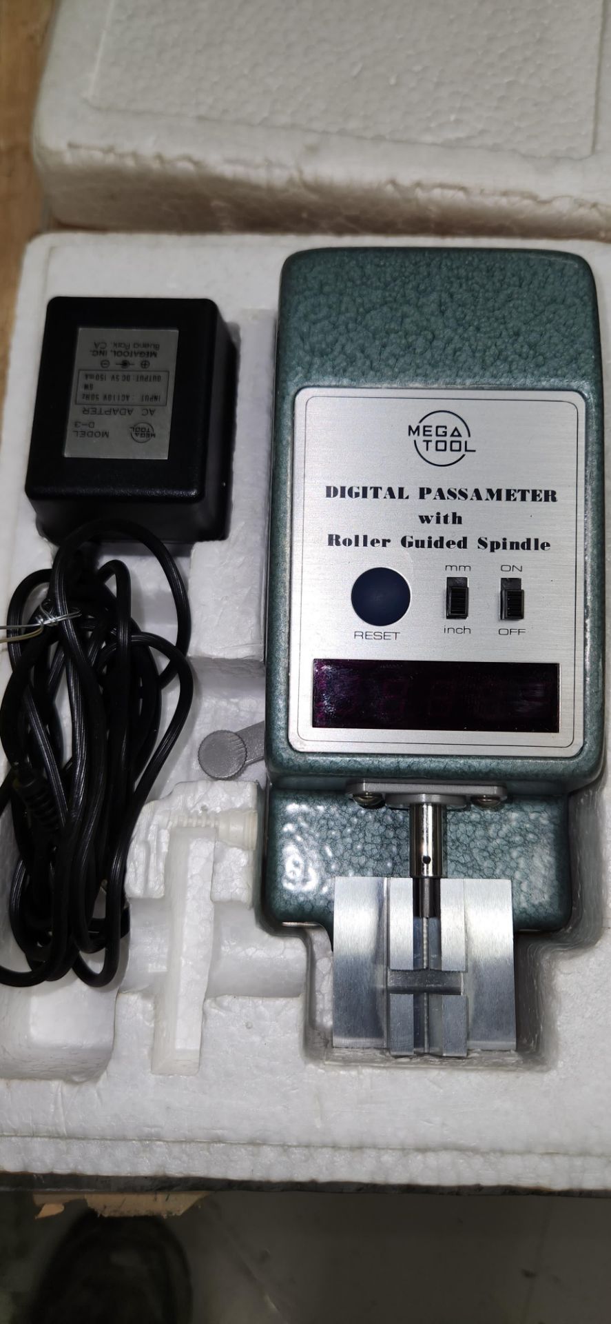 LOT DIGITAL PASSAMETER W/ ROLLER GUIDED SPINDLE MID5-3, S/N 23867003 - Image 2 of 7