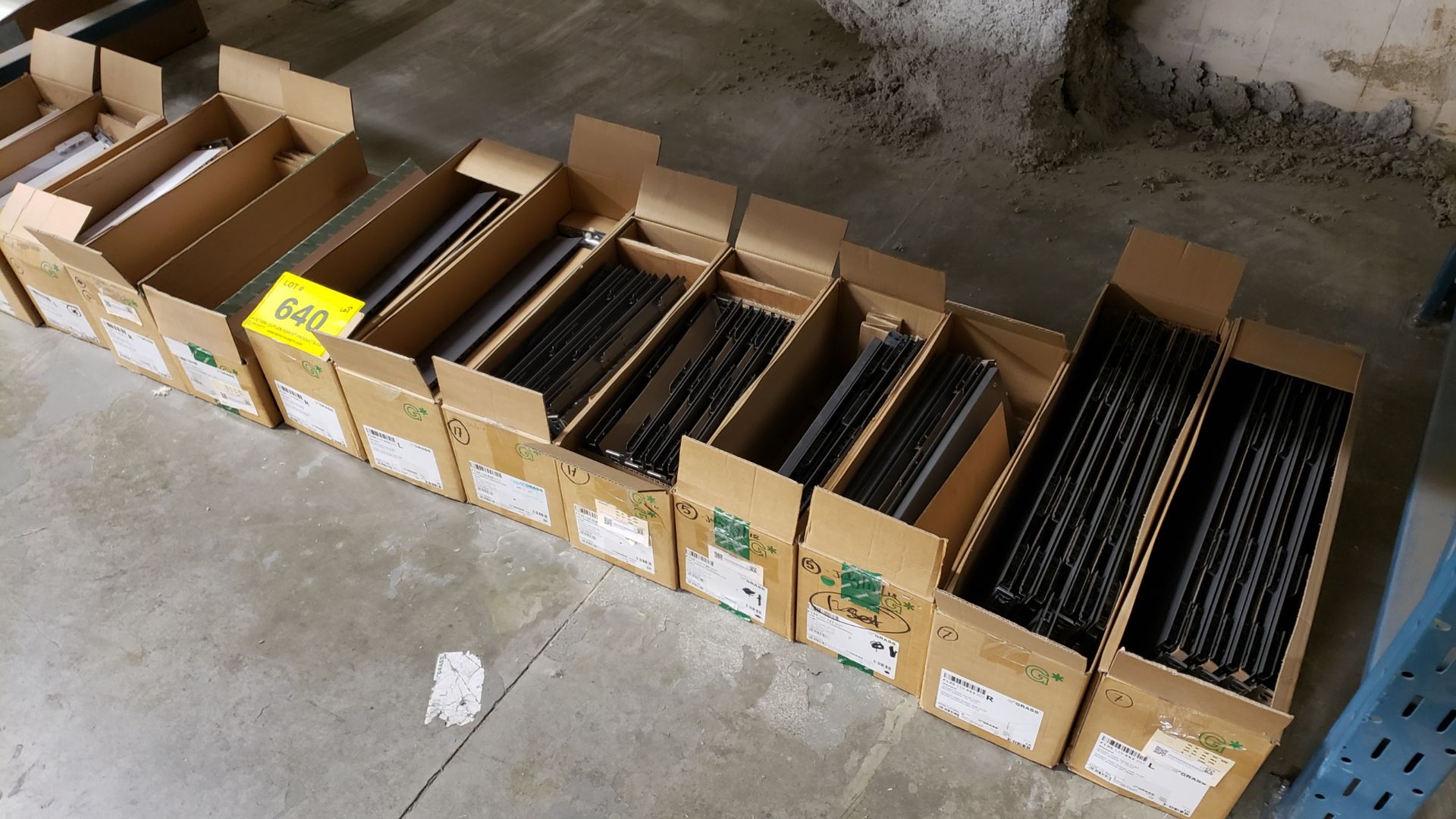 LOT BOXES OF GRASS VIONARO STEEL DRAWER SIDE H89 NL450, GRAPHITE, RIGHT AND LEFT PU20, 12 BOXES OF - Image 7 of 7