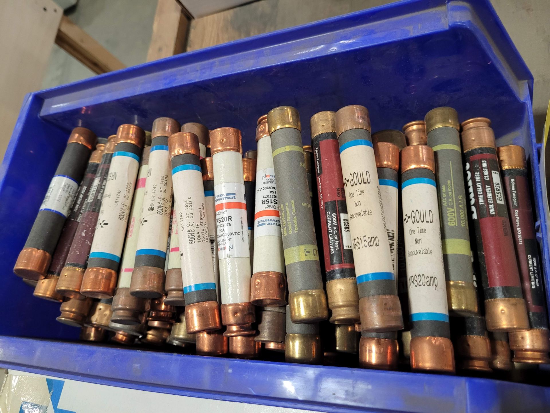 LOT - FUSES - Image 3 of 3