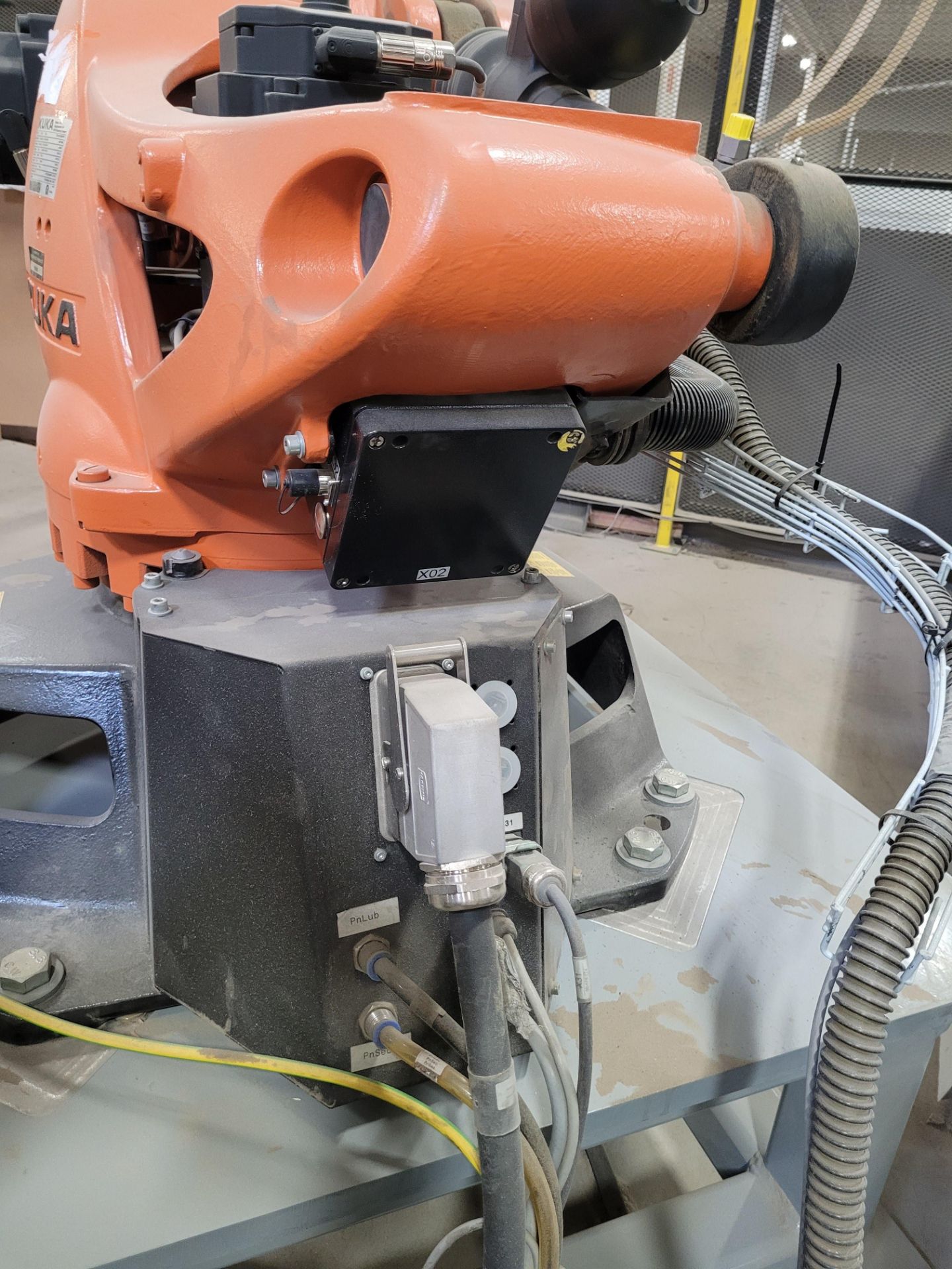 2015 KUKA KR 120 R3200 PA 5-AXIS ROBOTIC PALLETIZING / LABEL SYSTEM, 120KG LOAD CAPACITY, 3195MM MAX - Image 7 of 23