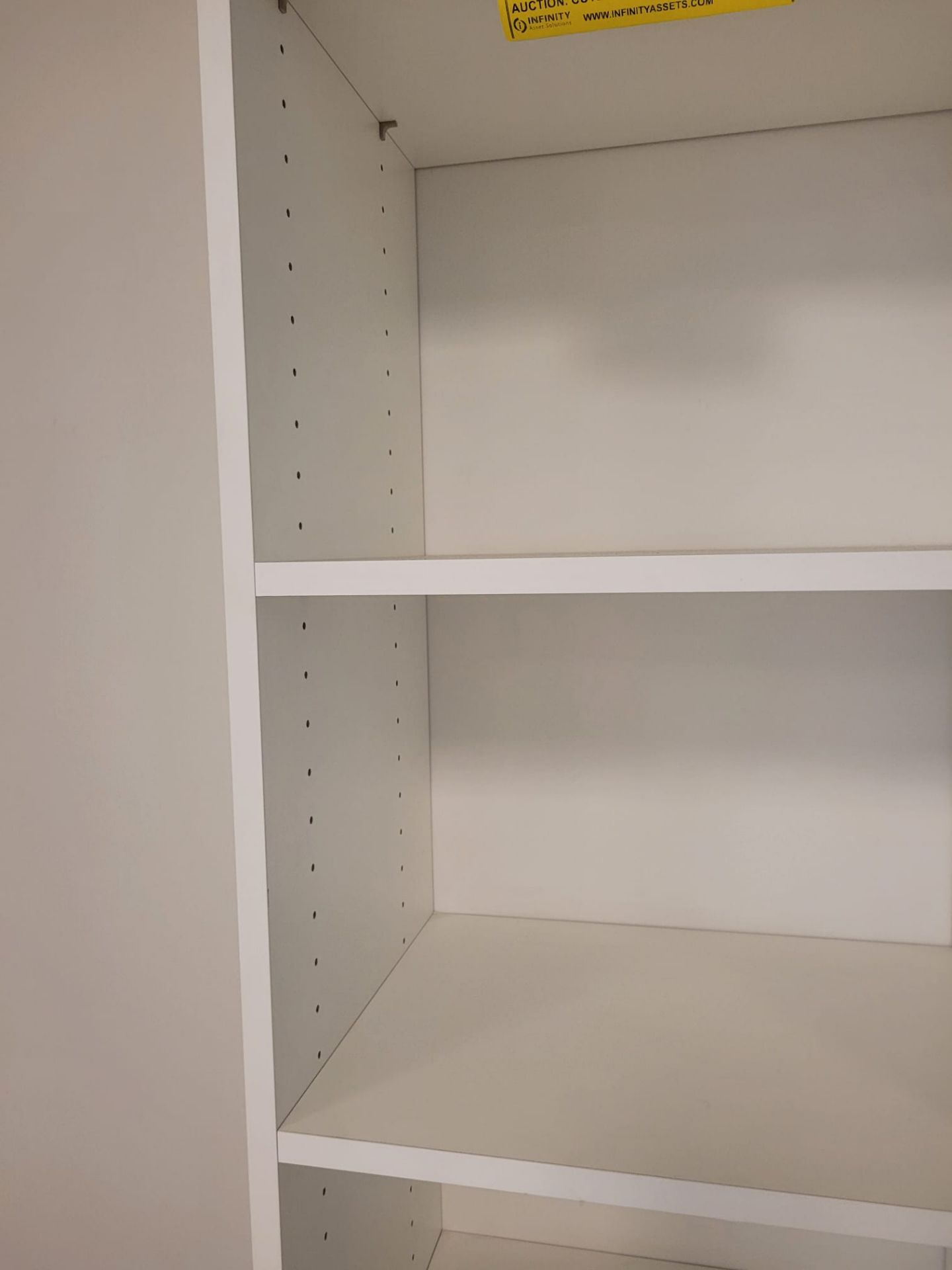 SHOWROOM DISPLAY CLOSET STORAGE SYSTEM - Image 2 of 3