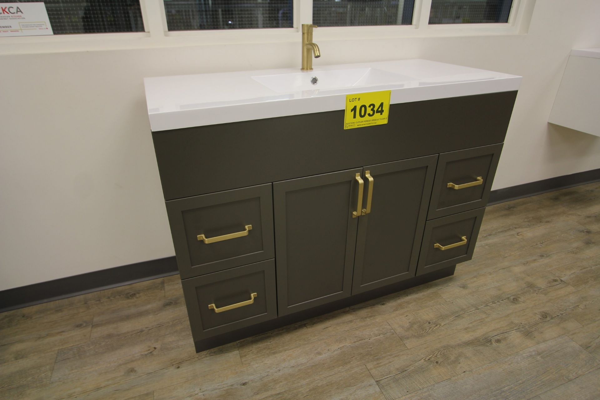 SHOWROOM DISPLAY BATHROOM VANITY W/ SINK, FAUCET, CUPBOARDS, 21.5" X 48"