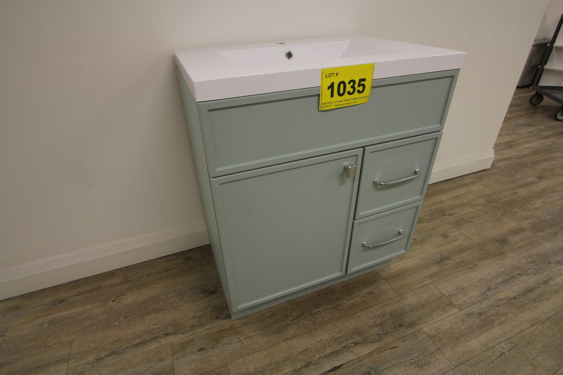 SHOWROOM DISPLAY BATHROOM VANITY W/ SINK, CUPBOARDS, 21.5" X 30"