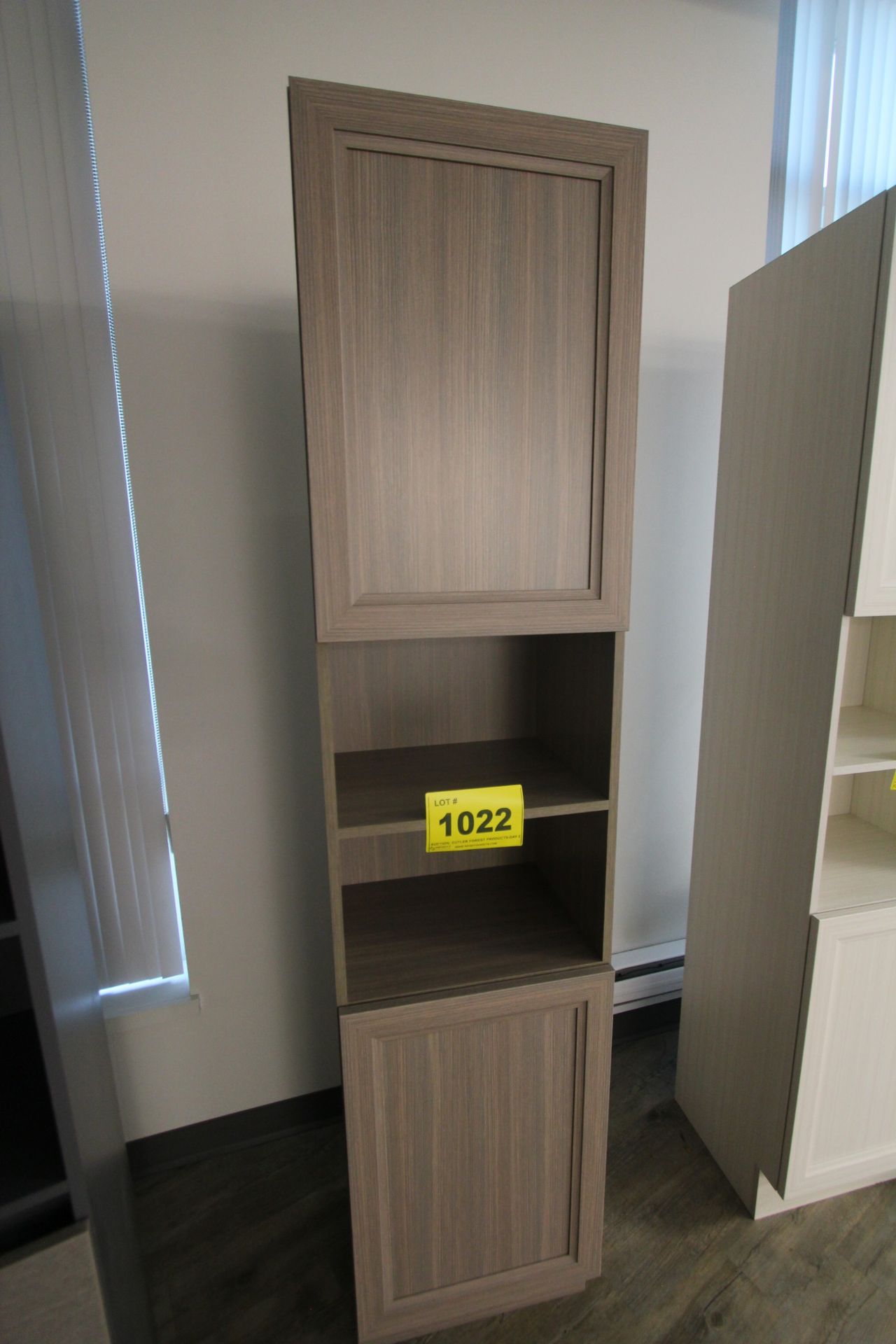 SHOWROOM DISPLAY VERTICAL STORAGE CABINET