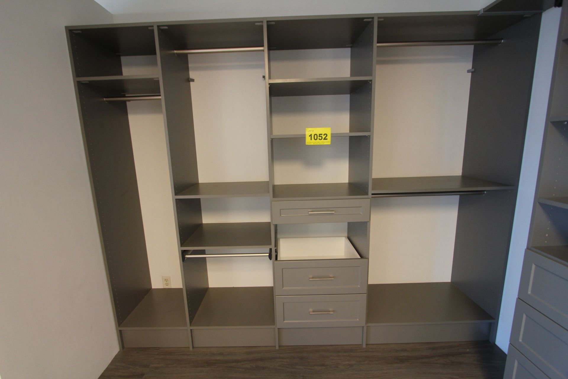 SHOWROOM DISPLAY CLOSET STORAGE SYSTEM, L-SHAPE DESIGN W/ DRAWERS, SHELVING, ETC. - Image 2 of 4