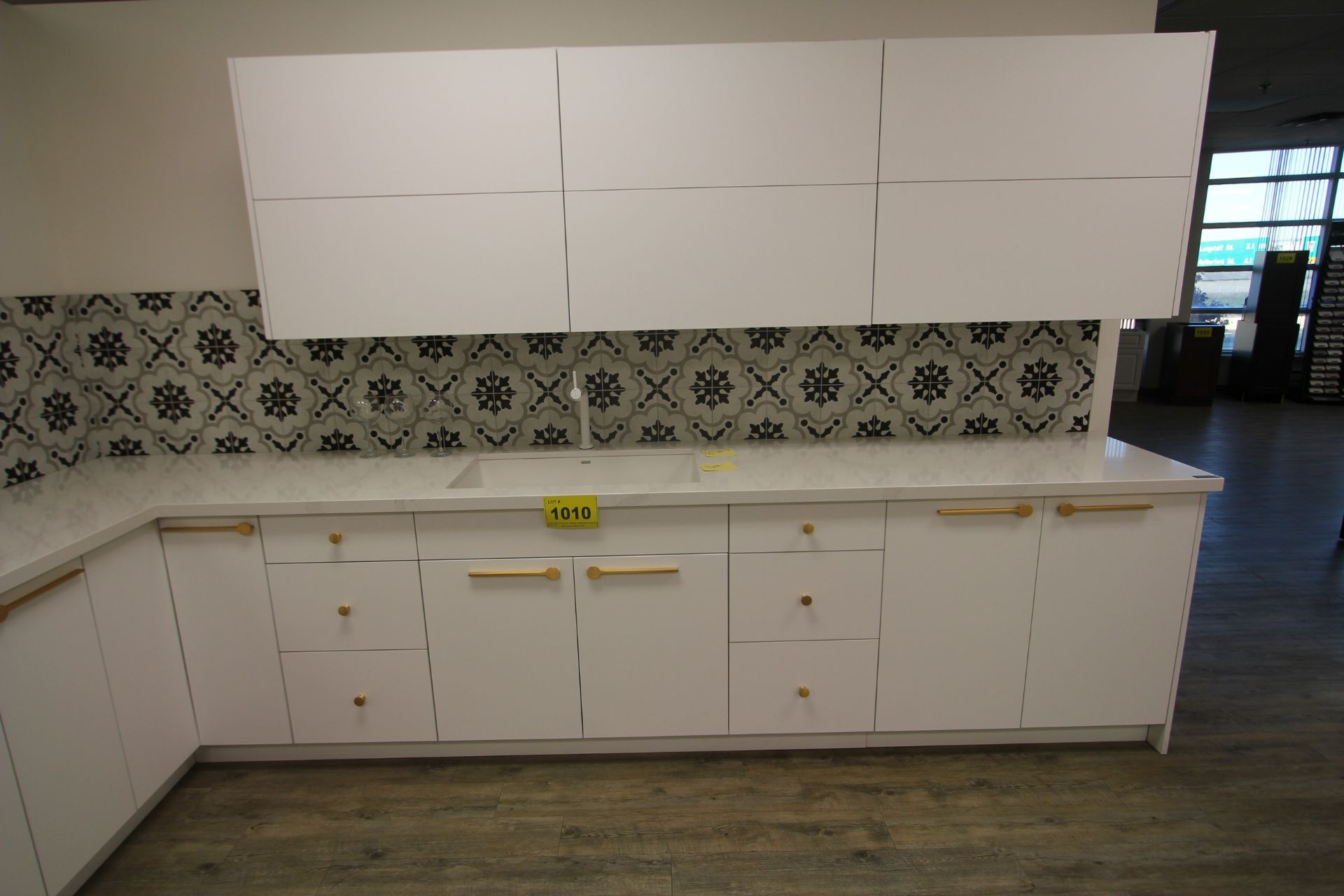 SHOWROOM DISPLAY KITCHEN, 145"L X 62"W, 17" X 30" SINK W/ CABINETRY, COUNTERTOP, SINK, FAUCET, - Image 2 of 7