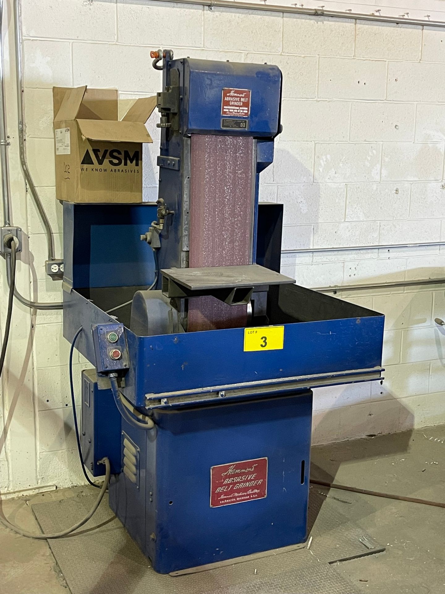 HAMMOND 1000-VW VERTICAL ABRASIVE WET BELT GRINDER, S/N: 609 (RIGGING FEE $250)