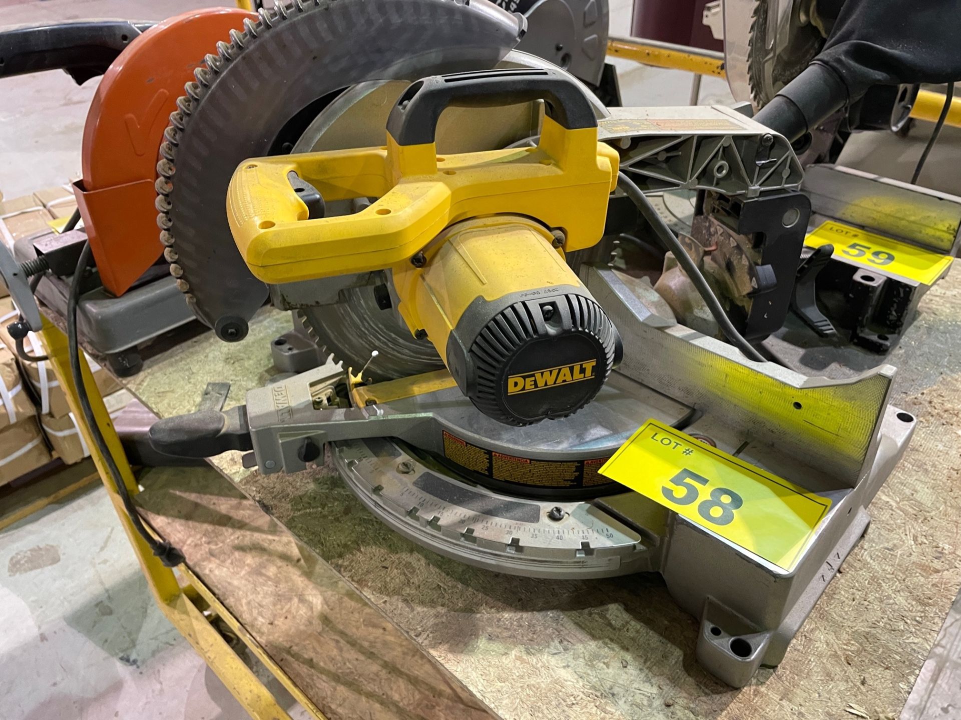 DEWALT DW715 12" COMPOUND MITRE SAW, S/N: 475363