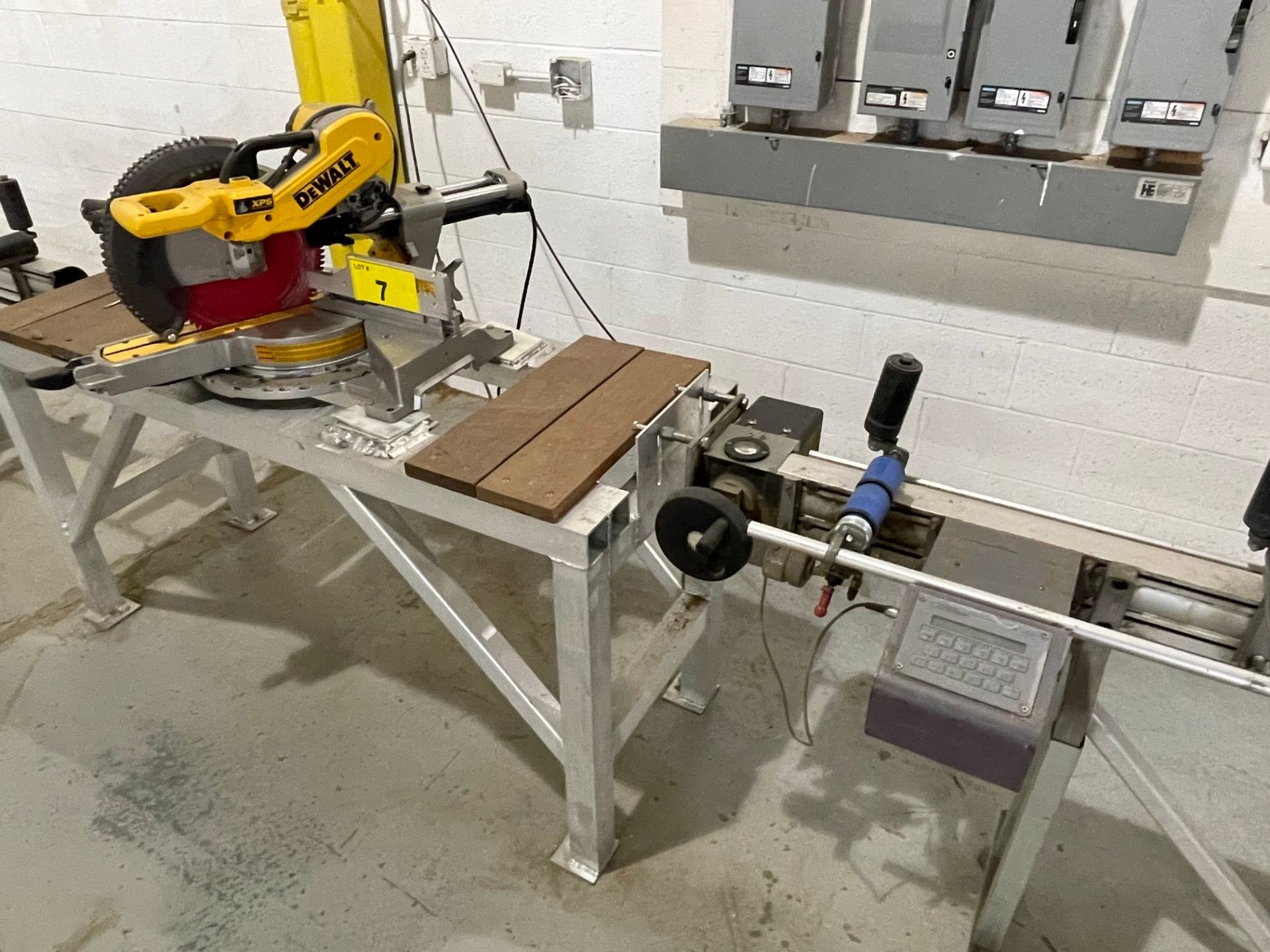 DEWALT MITRE SAW W/ BENCH, FOM SIMPLE MEASURING GAGE, DIGITAL CONTROL (RIGGING FEE $50)