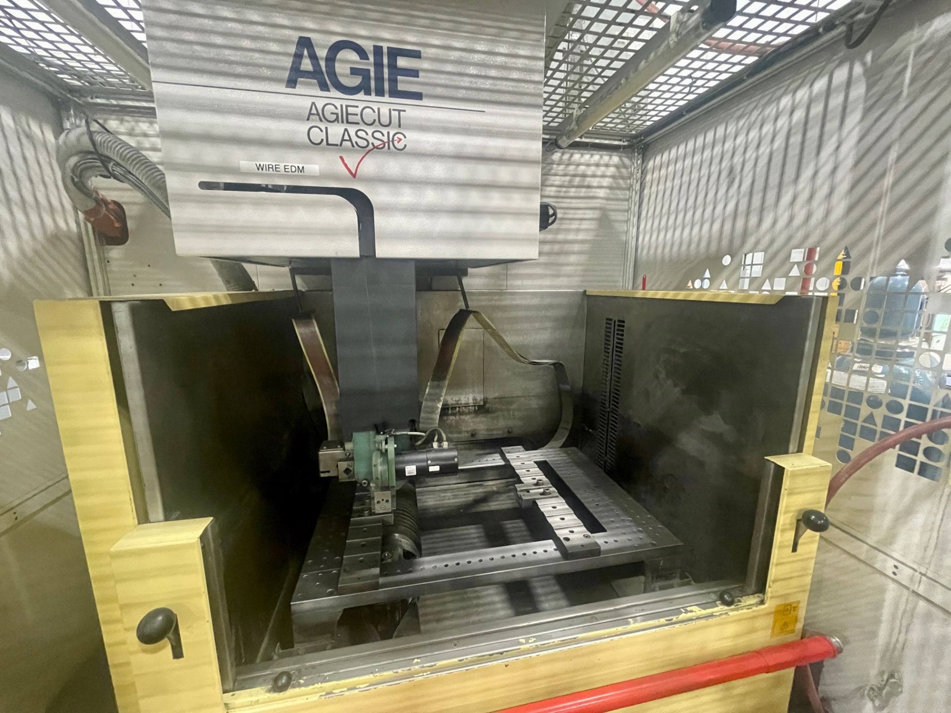 2007 AGIECUT CLASSIC V3 / WIRE EDM / SERIES 73 / SN: C33.203 / WEIGHT = 8,600 / 3 PHASE 400